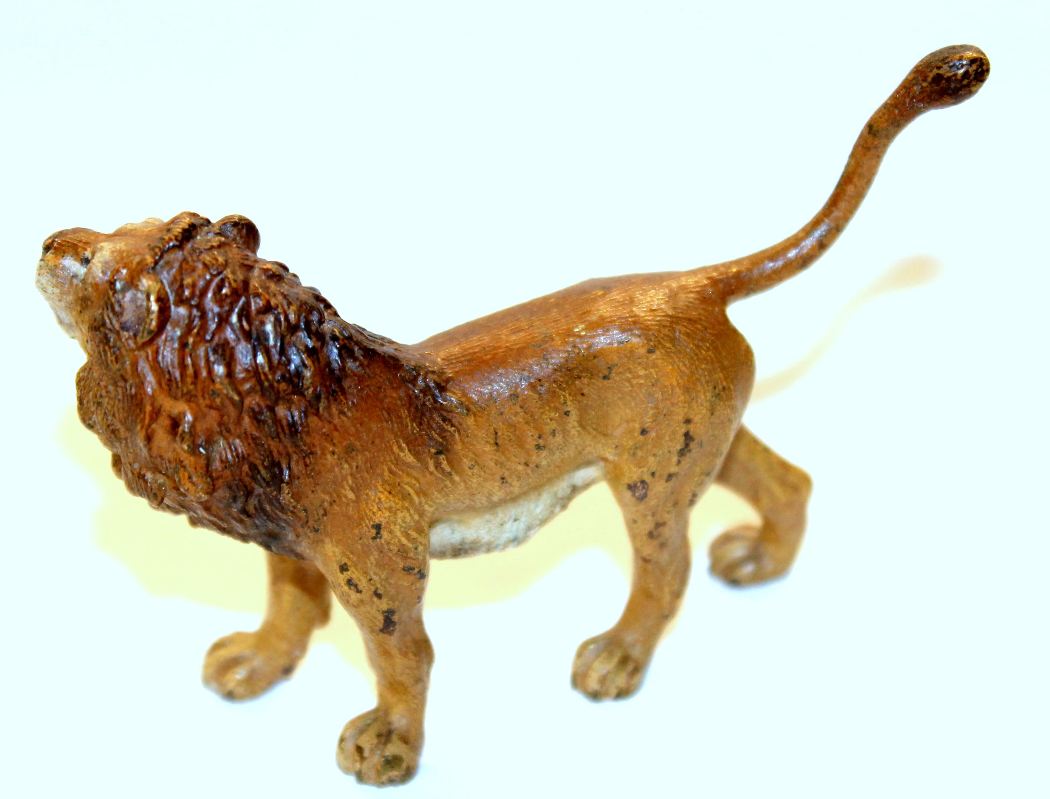 Antigua figura de bronce de Vienna Bronze pintada en frío de un pequeño león, Franz Bergmann en venta 3
