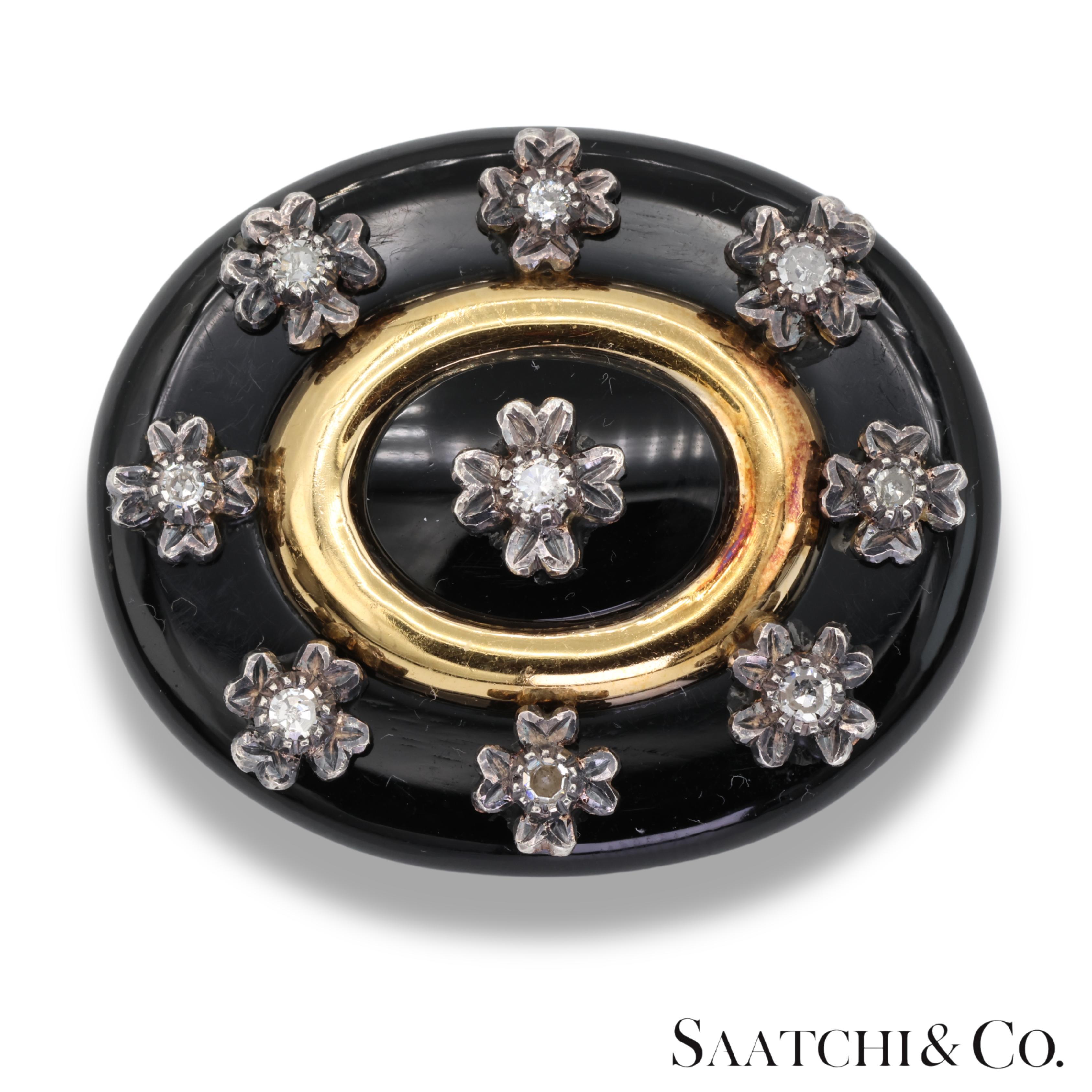 Antiguo broche vintage de ónix ovalado negro de 40 qt con diamante natural en Excelente estado para la venta en New York, NY