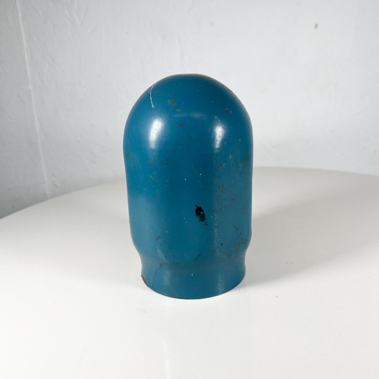 Old Vintage Blue Threaded Gas Cylinder Cap In Good Condition In Chula Vista, CA