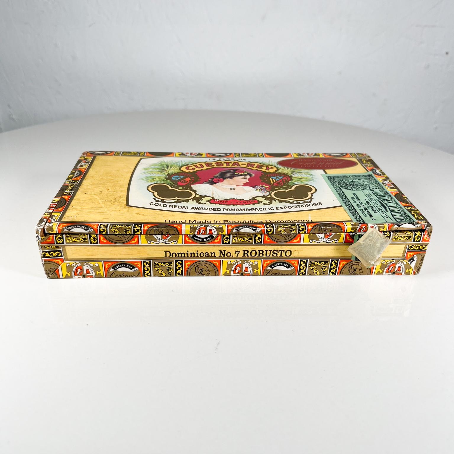 Vintage Cuesta -Rey cigar box
Cigar box Dominican no 7 Robusto
9.25 w x 5.13 x 1.38
Original vintage condition.
See images provided.
 