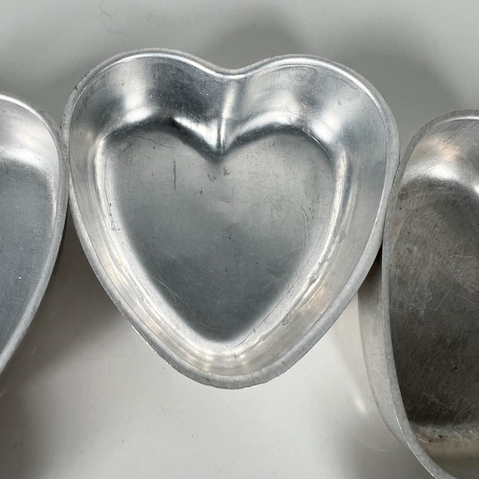 Mid-20th Century Old Vintage Mini Hearts Aluminum Cake Bake Pans Set of 9