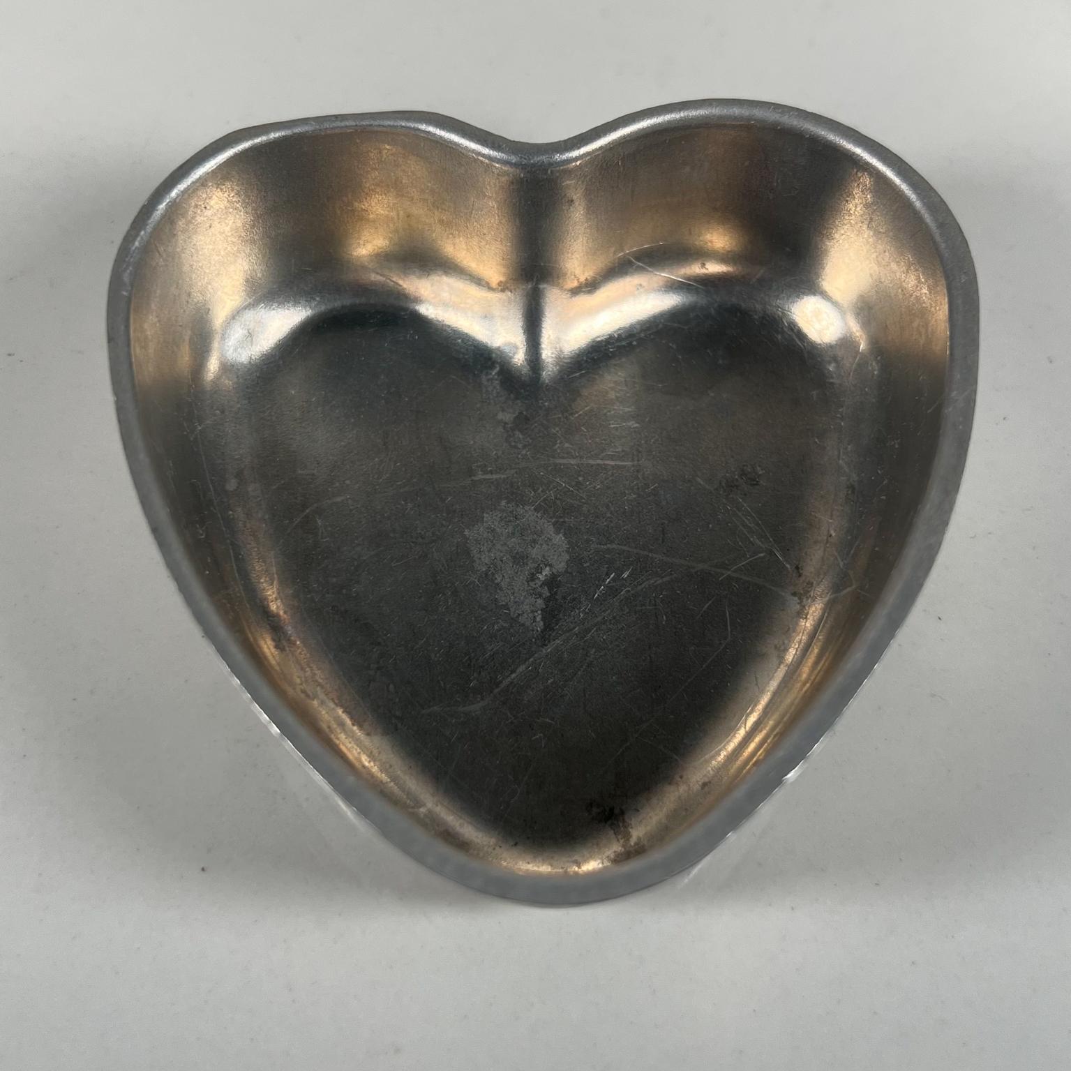 Old Vintage Mini Hearts Aluminum Cake Bake Pans Set of 9 4