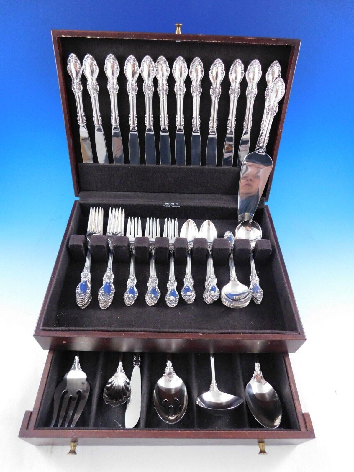 Old Virginia di Reed and Barton, 1973 circa, set di posate in argento sterling - 67 pezzi. Questo set comprende:

12 coltelli, 9 1/8