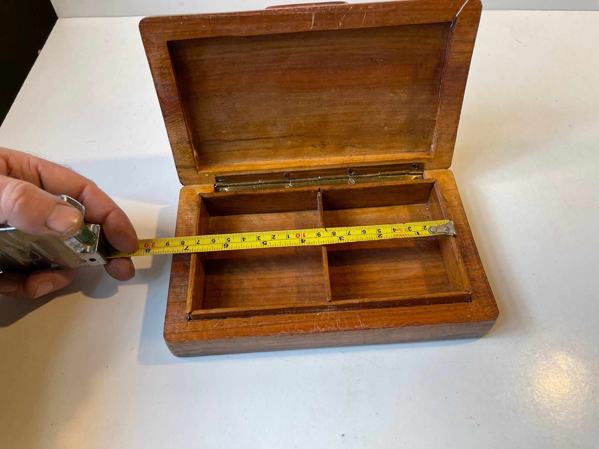 Caja de Arte Antiguo Volk en Roble Tallado a Mano en venta 3