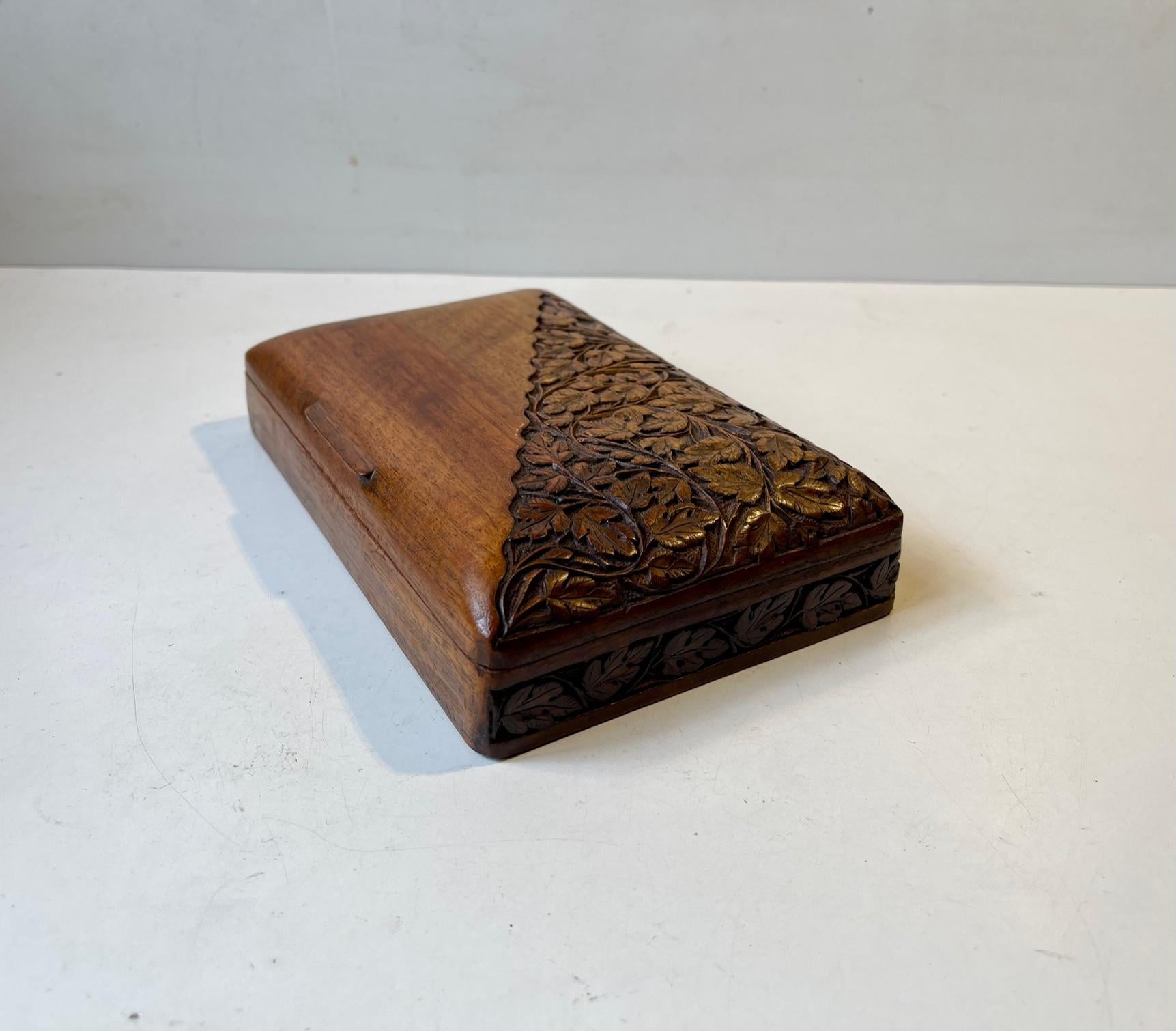 20th Century Old Volk Art Box in Hand Carved Oak For Sale