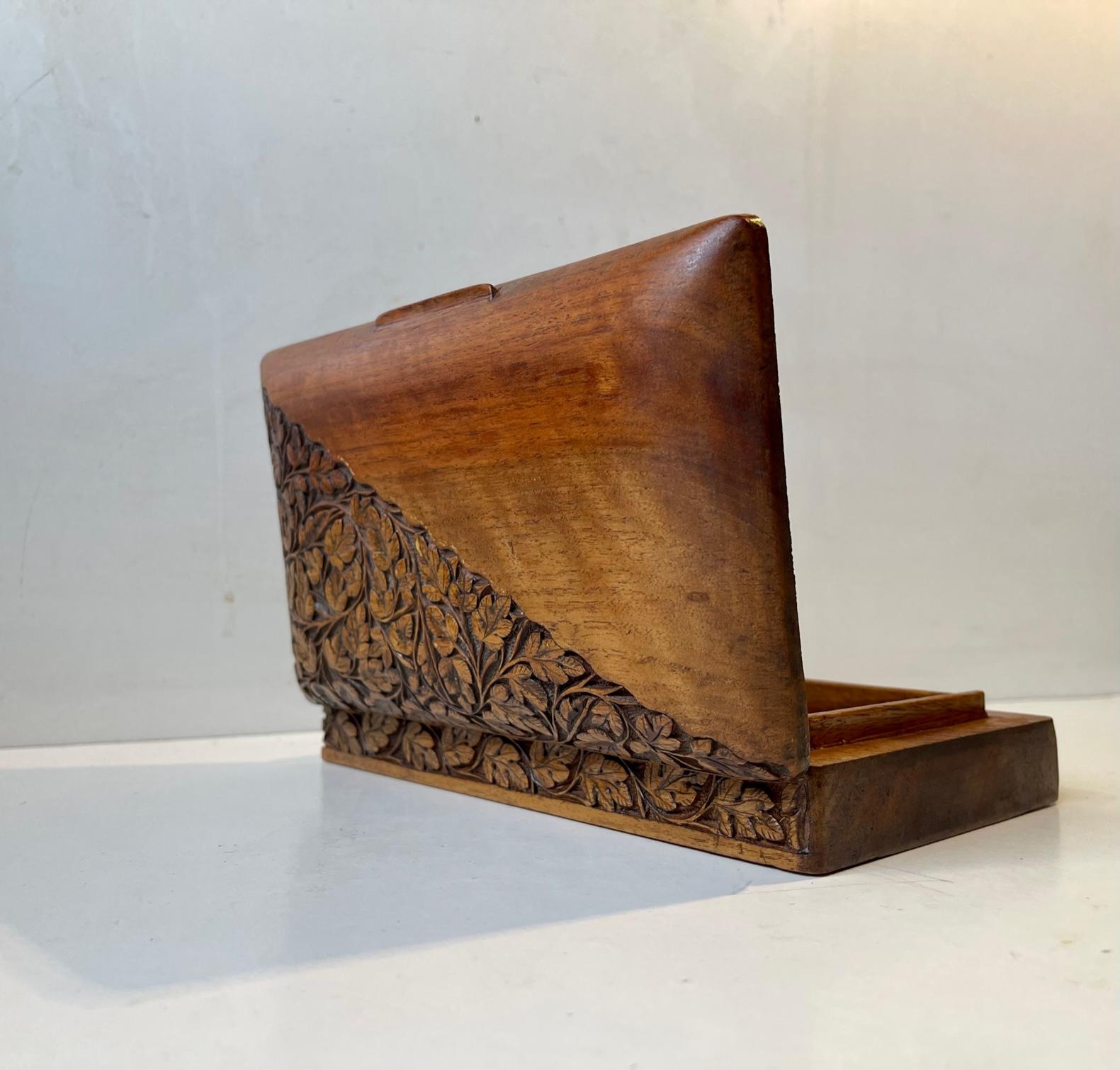 20th Century Old Volk Art Box in Hand Carved Oak For Sale