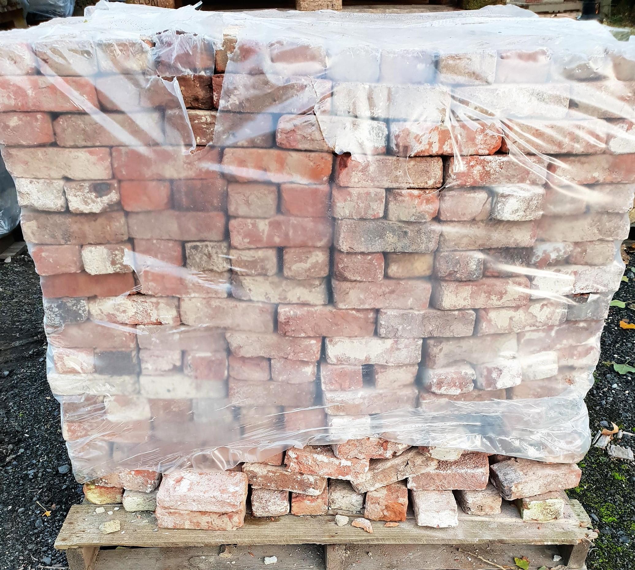 Many, different kind of old wall-bricks, different colors, different sizes, different periods.
Selected, cleaned and ready to go.
  