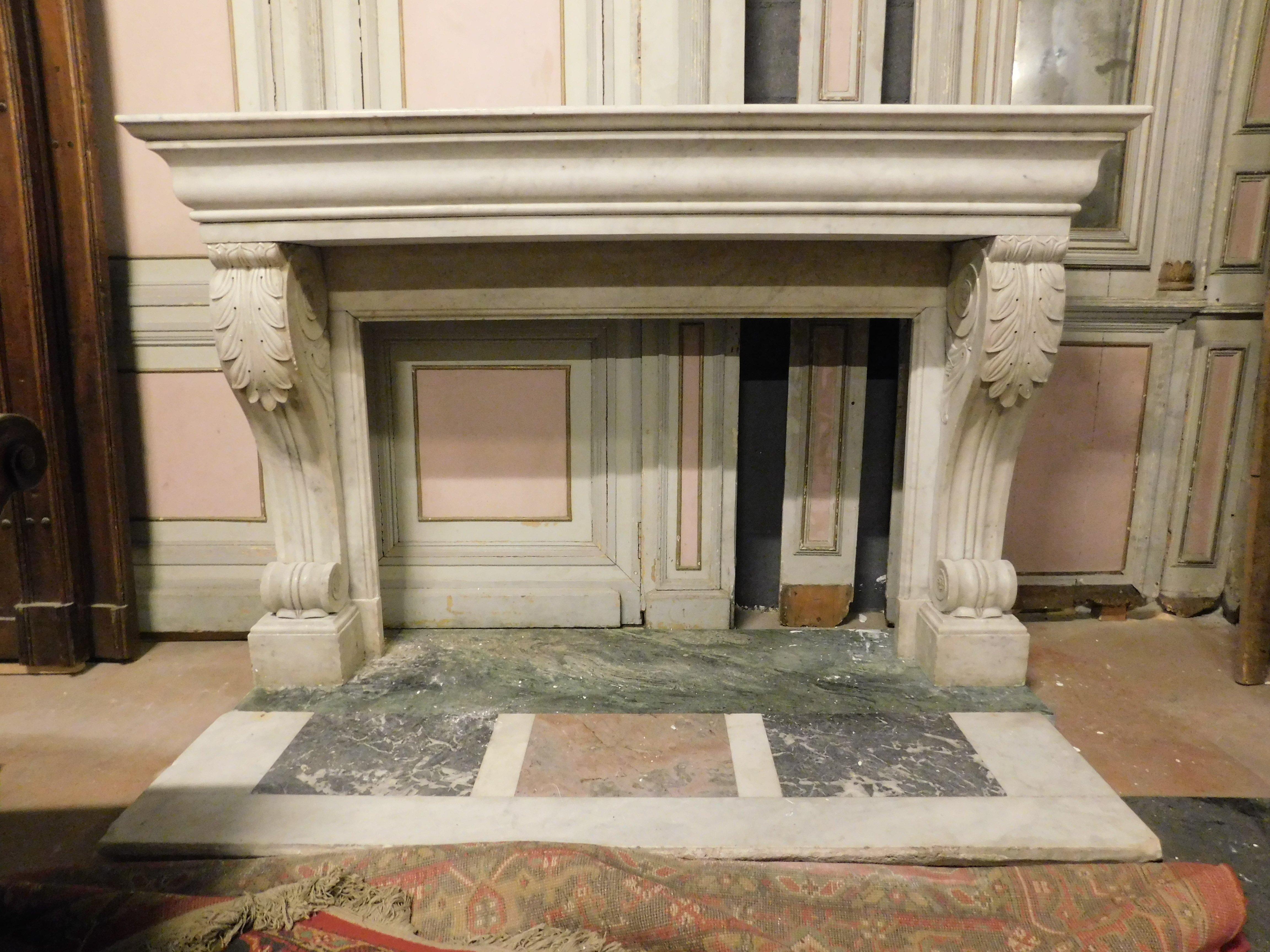 old White Carrara marble mantle fireplace with sculpted legs, France In Good Condition For Sale In Cuneo, Italy (CN)