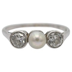 Old white gold ring with 0.54 ct diamonds and pearl