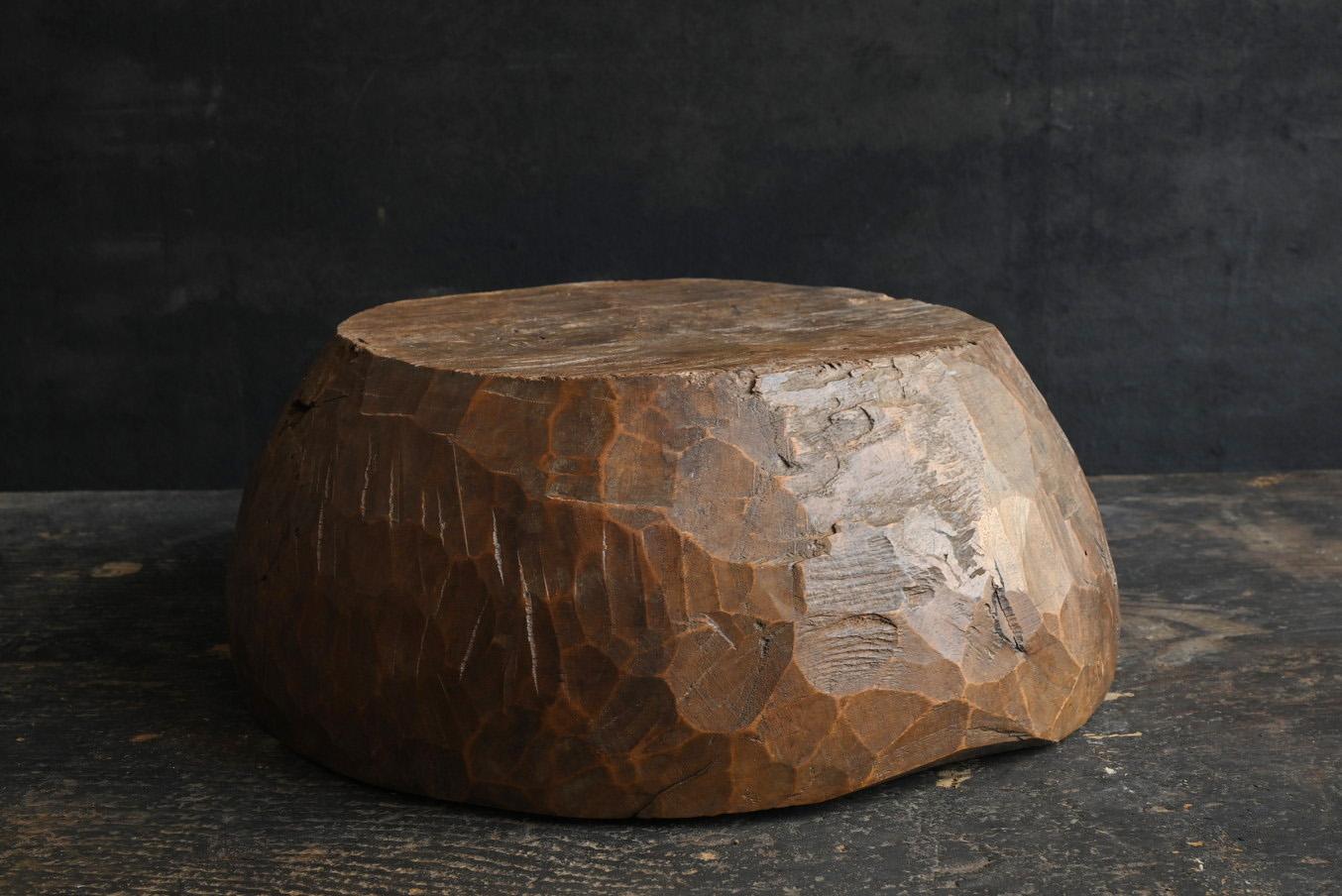 Old wooden bowl from Southeast Asia/20th century/Display stand with chisel marks For Sale 6