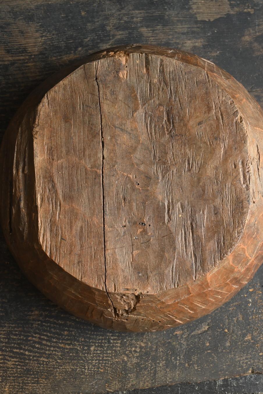 Old wooden bowl from Southeast Asia/20th century/Display stand with chisel marks For Sale 7