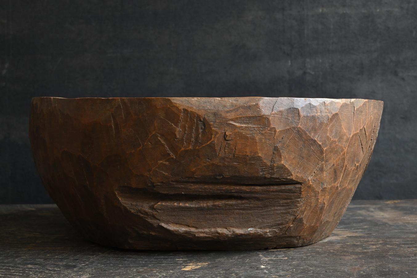 Wood Old wooden bowl from Southeast Asia/20th century/Display stand with chisel marks For Sale