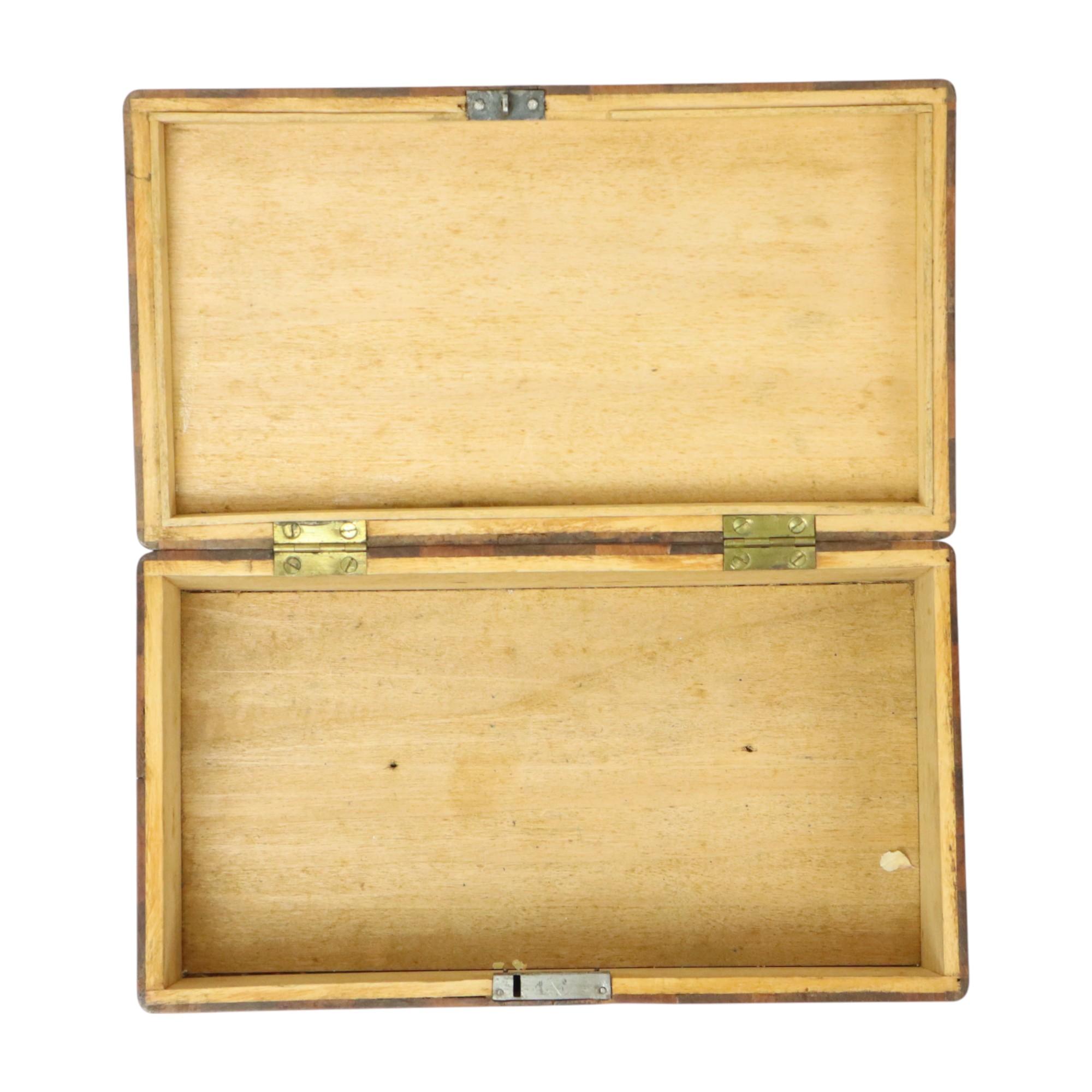 Vecchia scatola di legno per gioielli con intarsio Chevron Art Deco in vendita 9