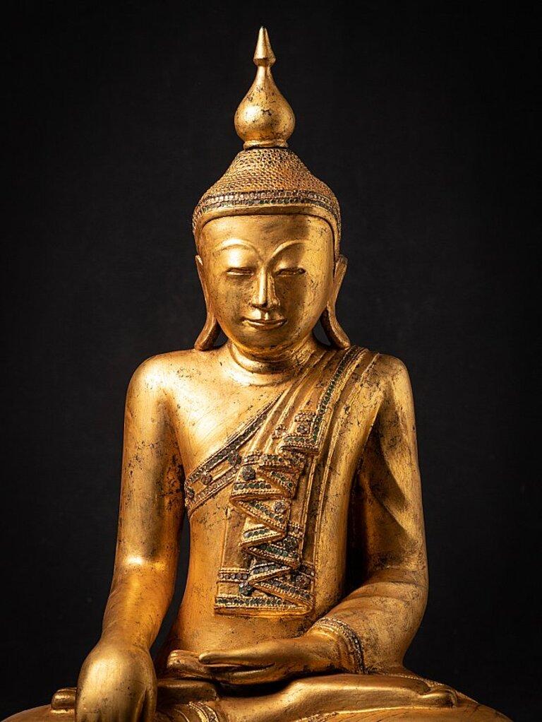Material: wood
Measures: 73,5 cm high 
53 cm wide and 31,5 cm deep
Weight: 16.60 kgs
Gilded with 24 krt. gold
Ava style
Bhumisparsha mudra
Originating from Burma
Early 20th century.
  