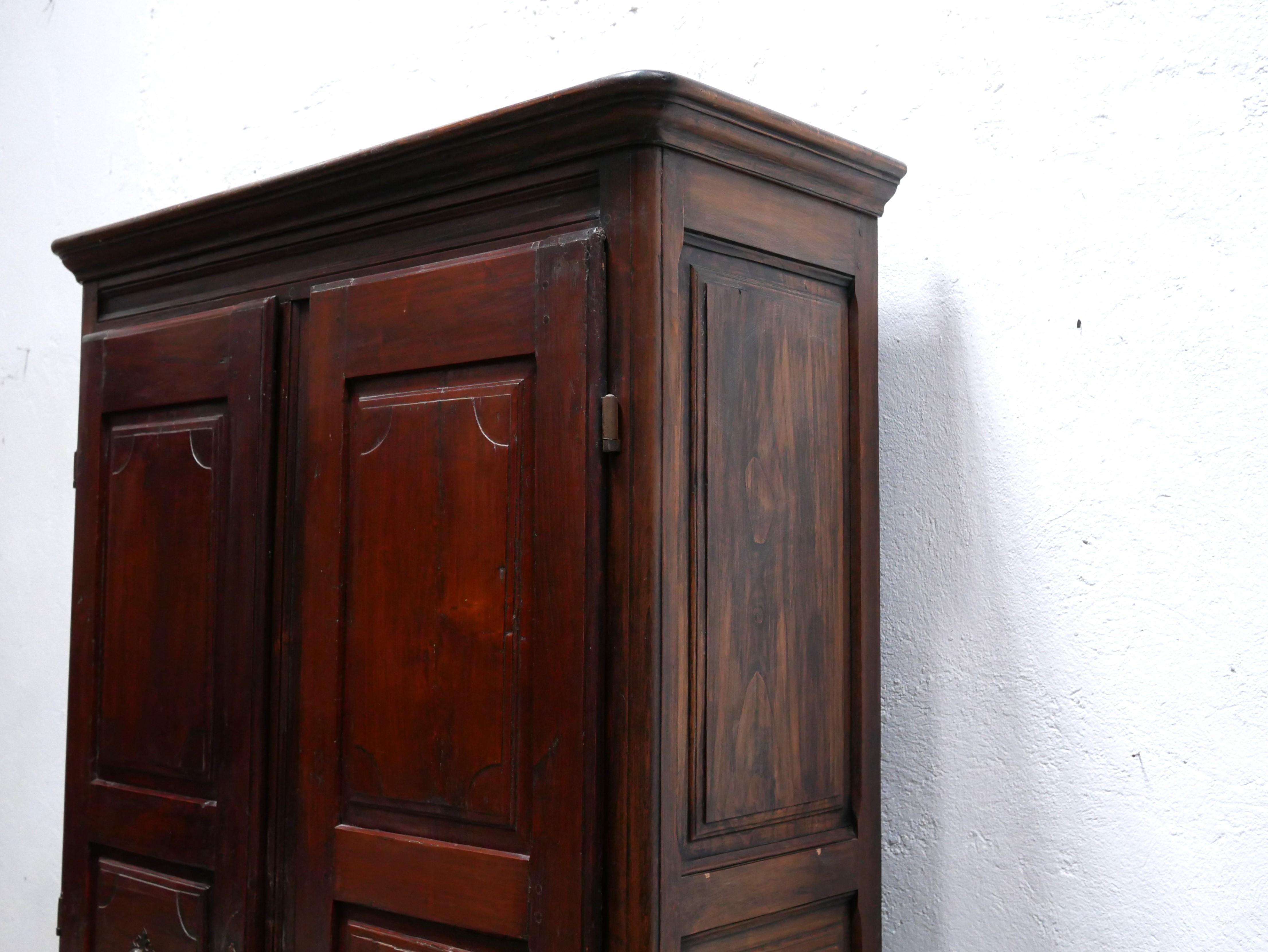 Wood Old wooden cabinet For Sale