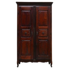 Alter Holzschrank