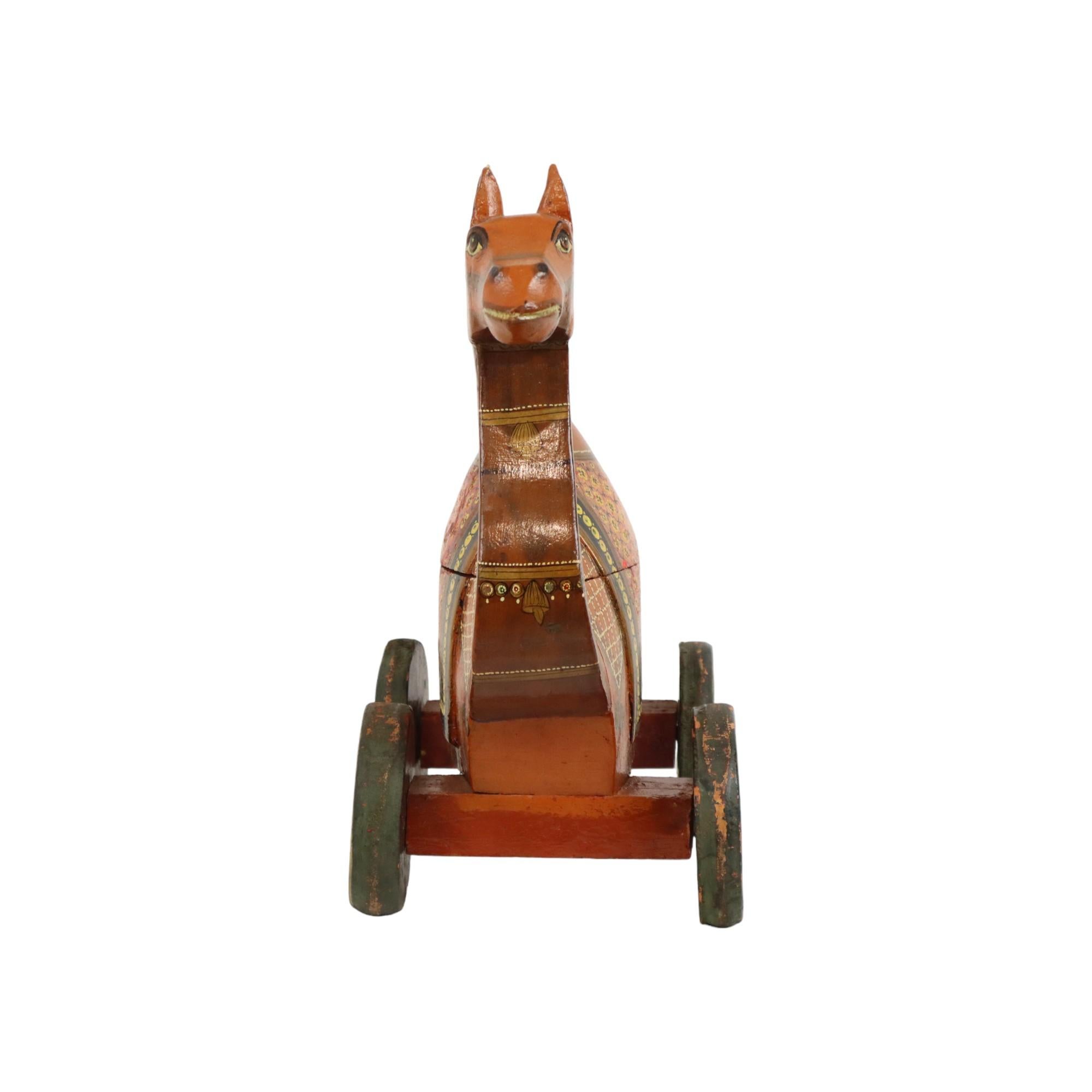 Camello de Madera Antiguo Sobre Ruedas Caja Baratija Juguetes en Bueno estado para la venta en Poperinge, BE