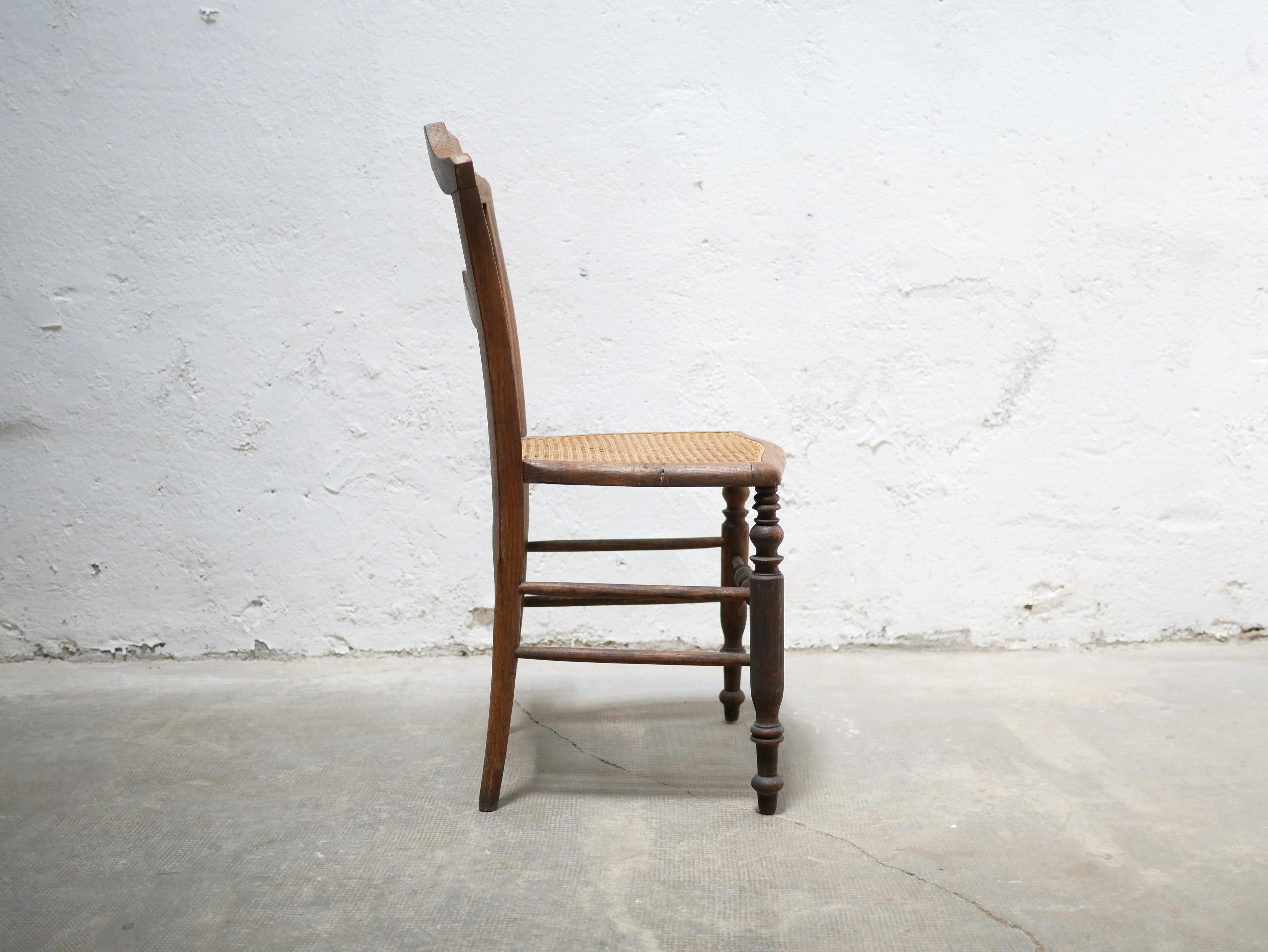 Old wooden cane chair In Good Condition For Sale In AIGNAN, FR