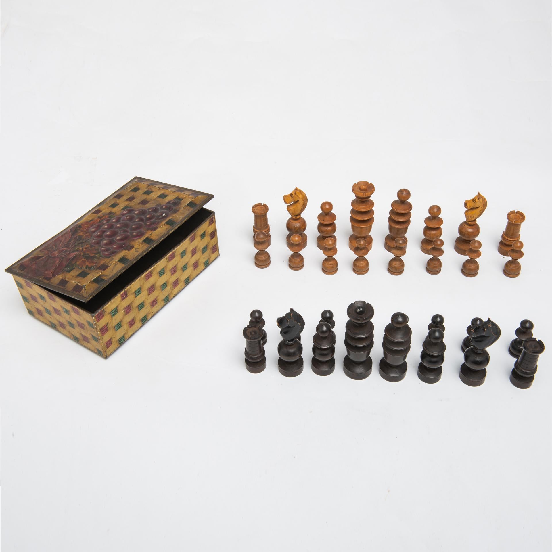 English old wooden chess: its size is already marked , the king is cm. 9,5 high.
 The metal box with grape is English and is a gift for You.
I hope You have a game table with chessboard (like I have at home), so You can use it with these beautiful