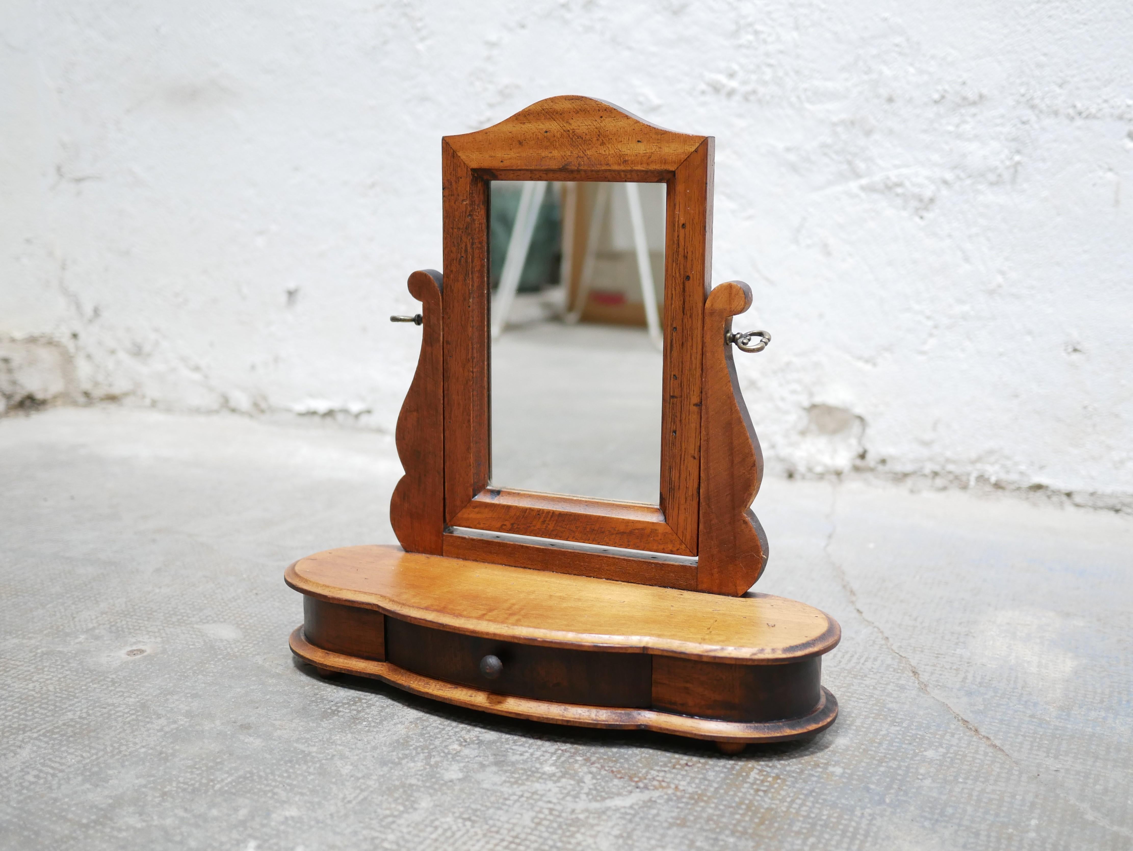 Ancienne coiffeuse en bois en vente 4