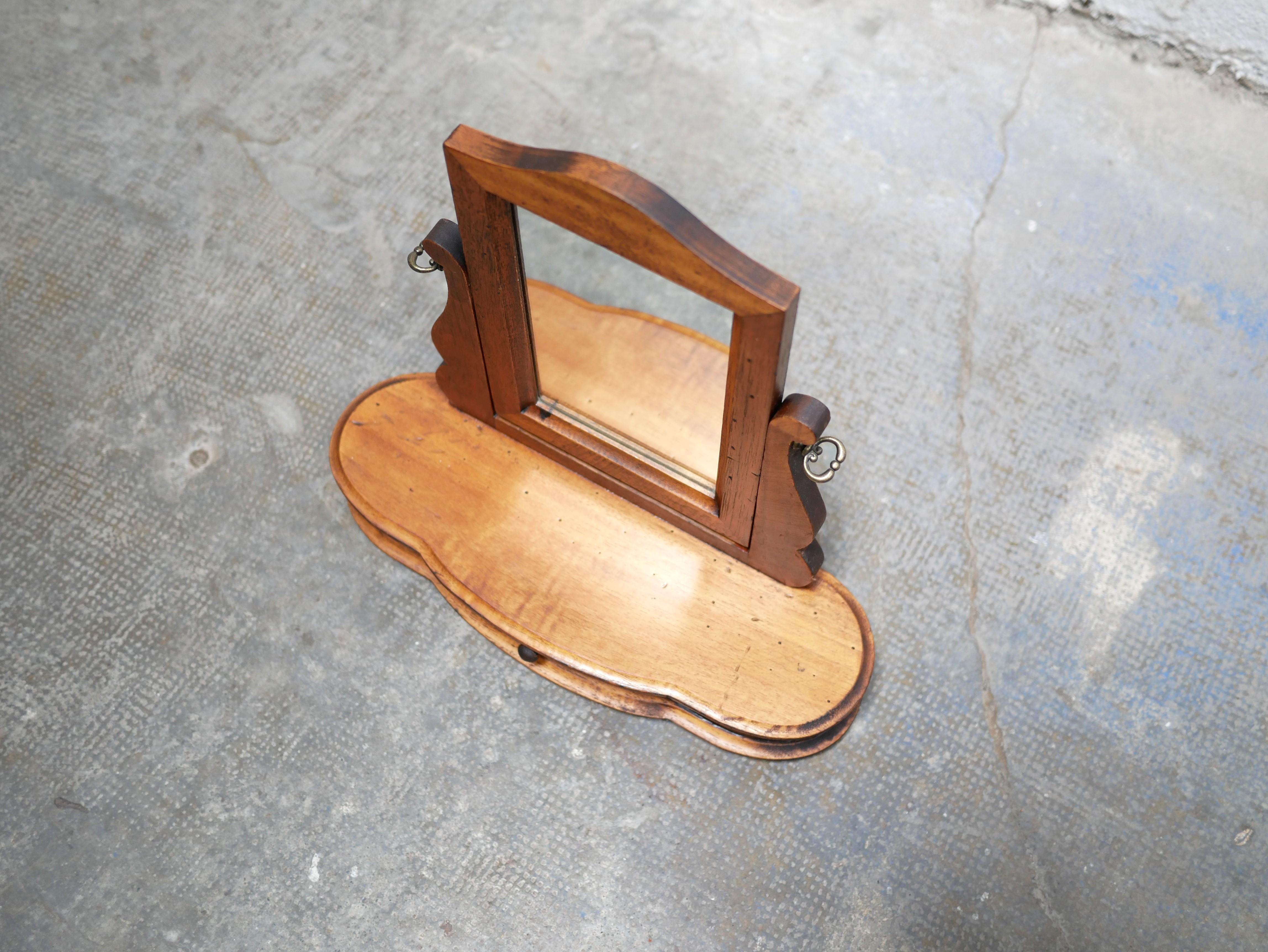 Ancienne coiffeuse en bois en vente 5