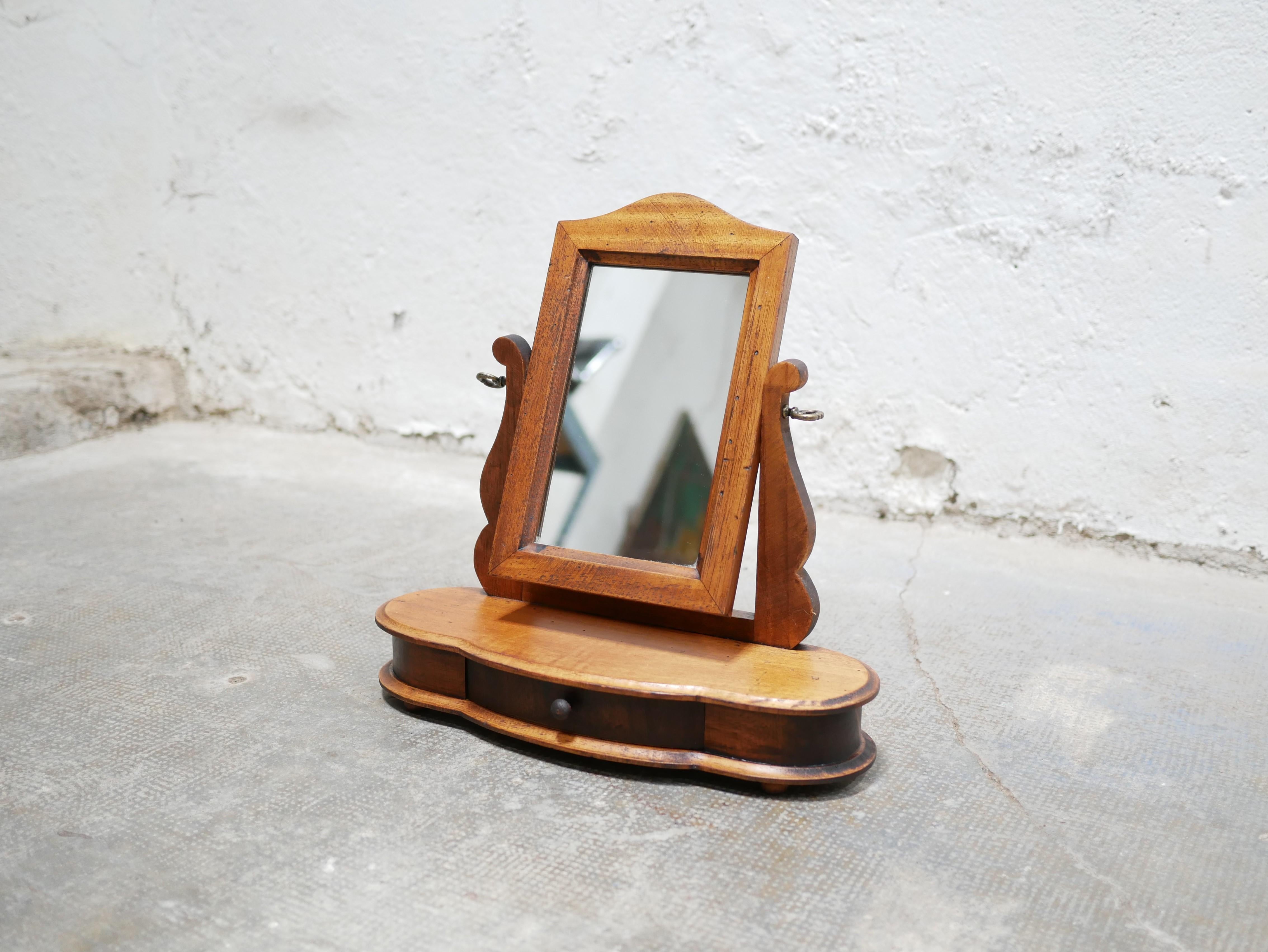 Ancienne coiffeuse en bois en vente 7
