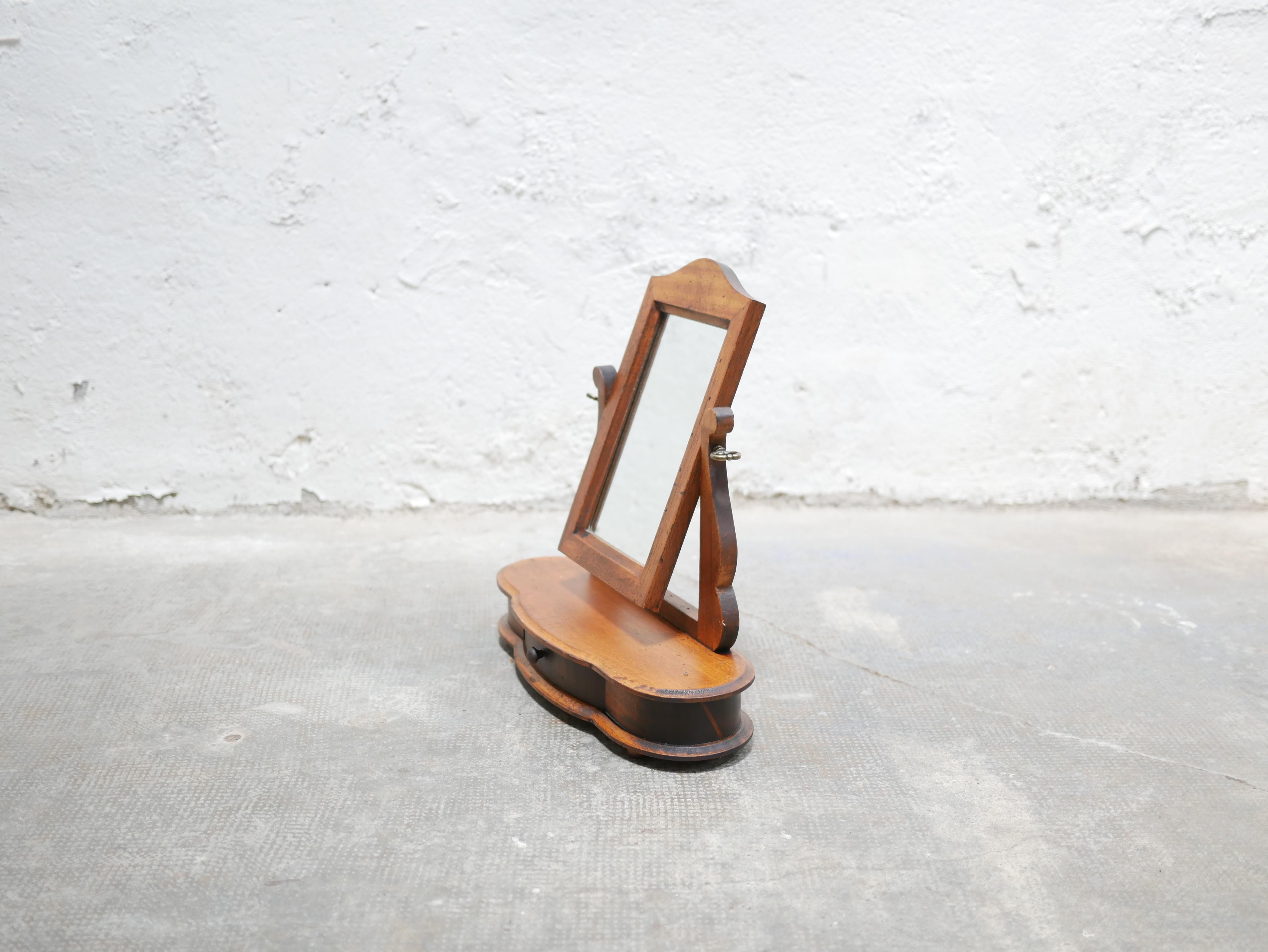Ancienne coiffeuse en bois en vente 8