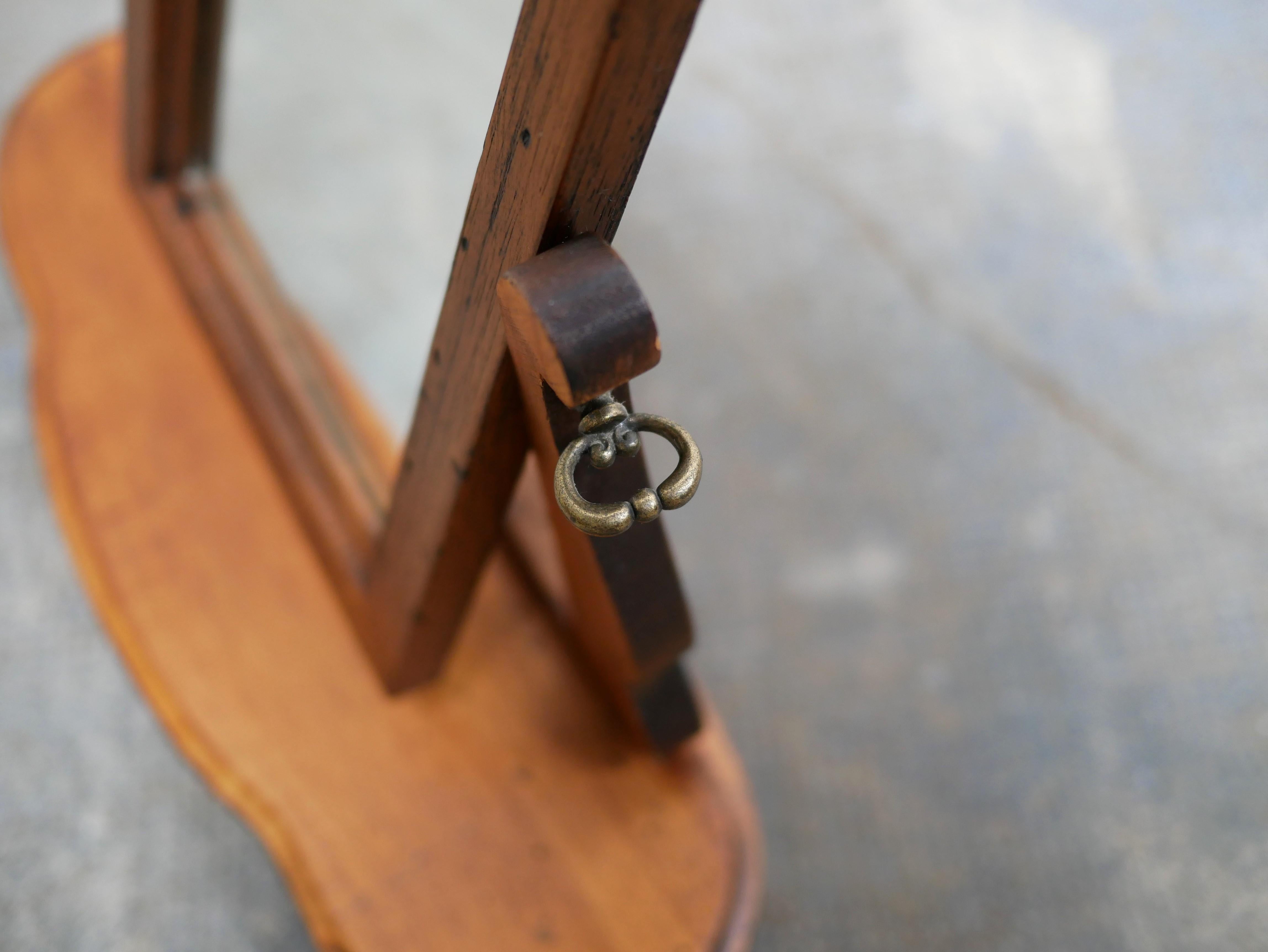 Verre Ancienne coiffeuse en bois en vente