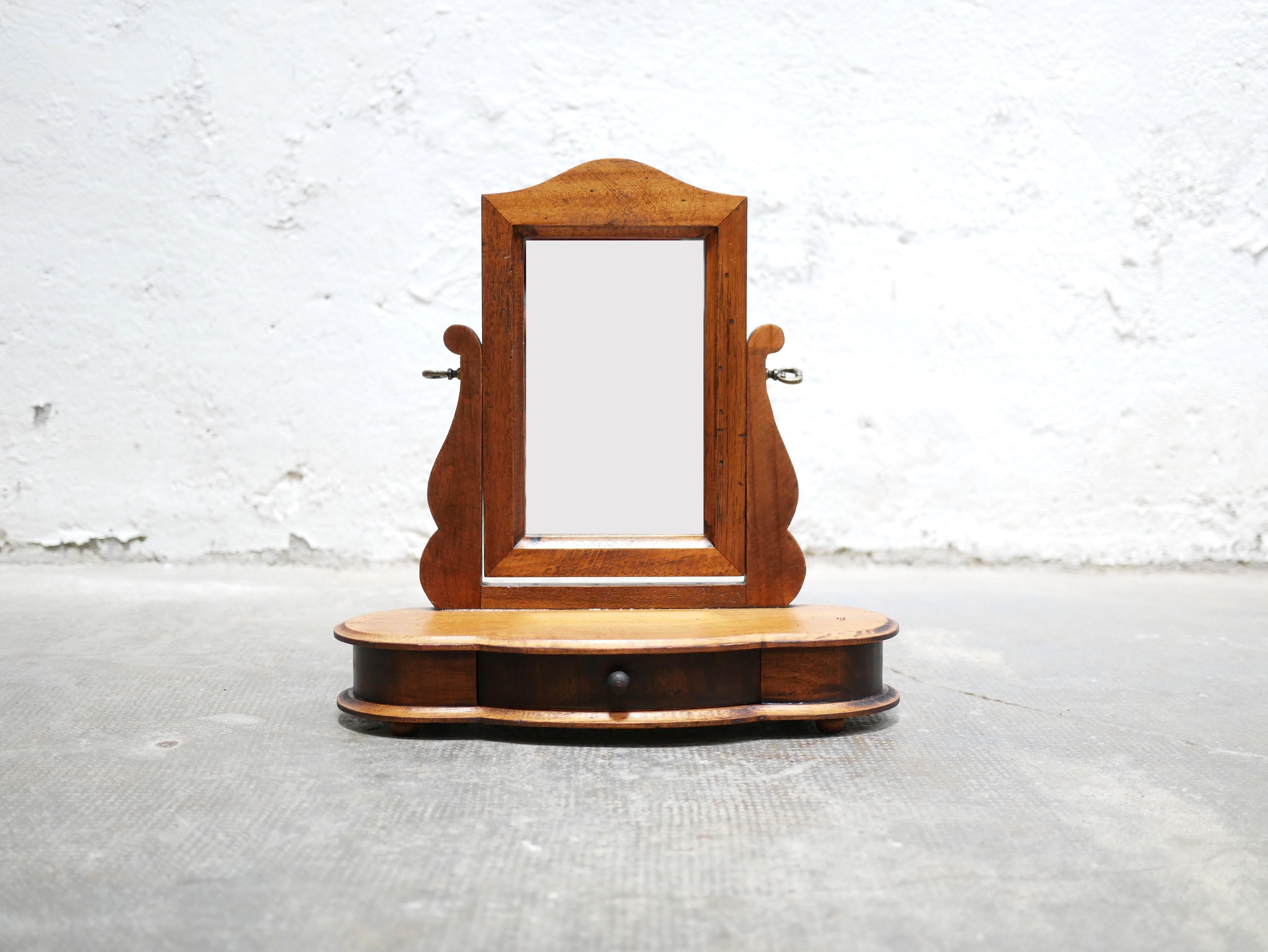 Ancienne coiffeuse en bois en vente 3