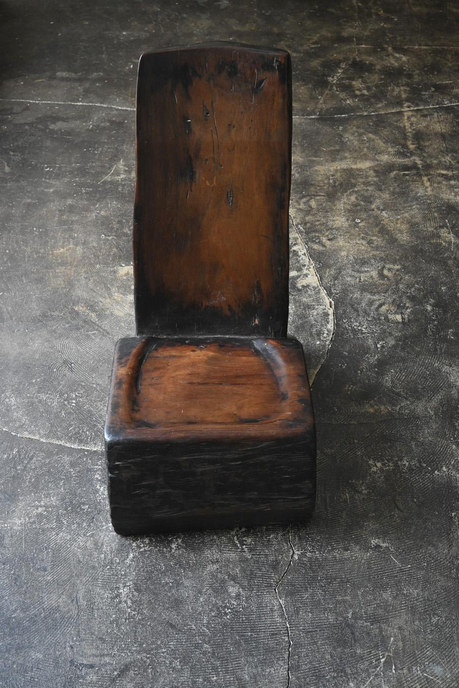 Autre Ancienne chaise basse en bois du Southeast Asia/chaise design moderne en vente
