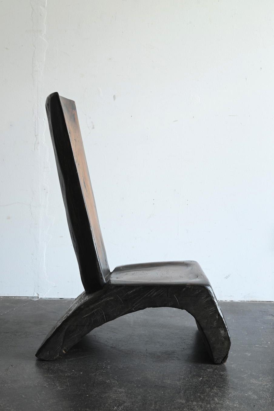 20ième siècle Ancienne chaise basse en bois du Southeast Asia/chaise design moderne en vente