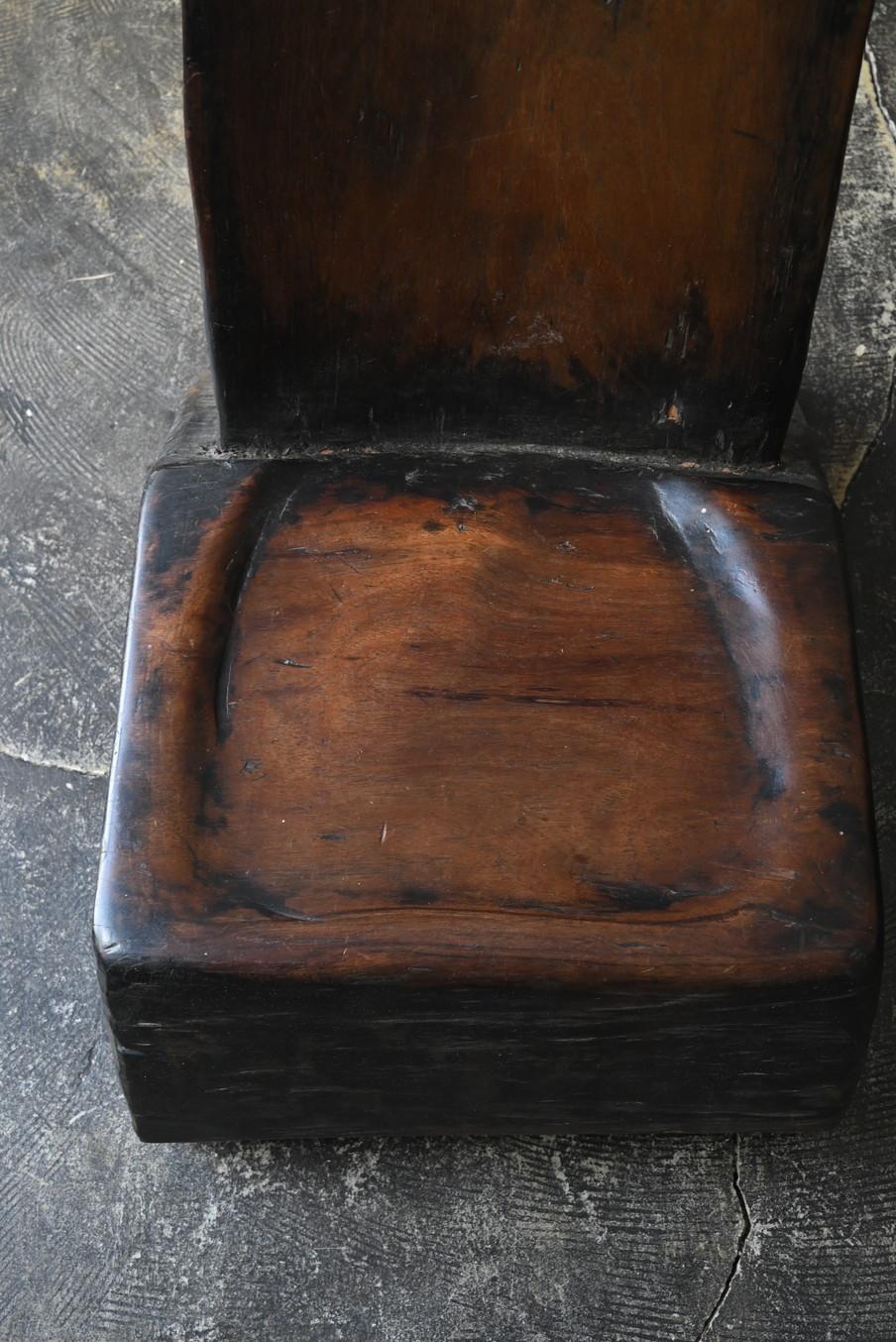 Ancienne chaise basse en bois du Southeast Asia/chaise design moderne en vente 1