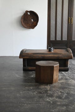 Alter niedriger Holztisch aus Southeast Asia/Schmuckbank/20. Jahrhundert