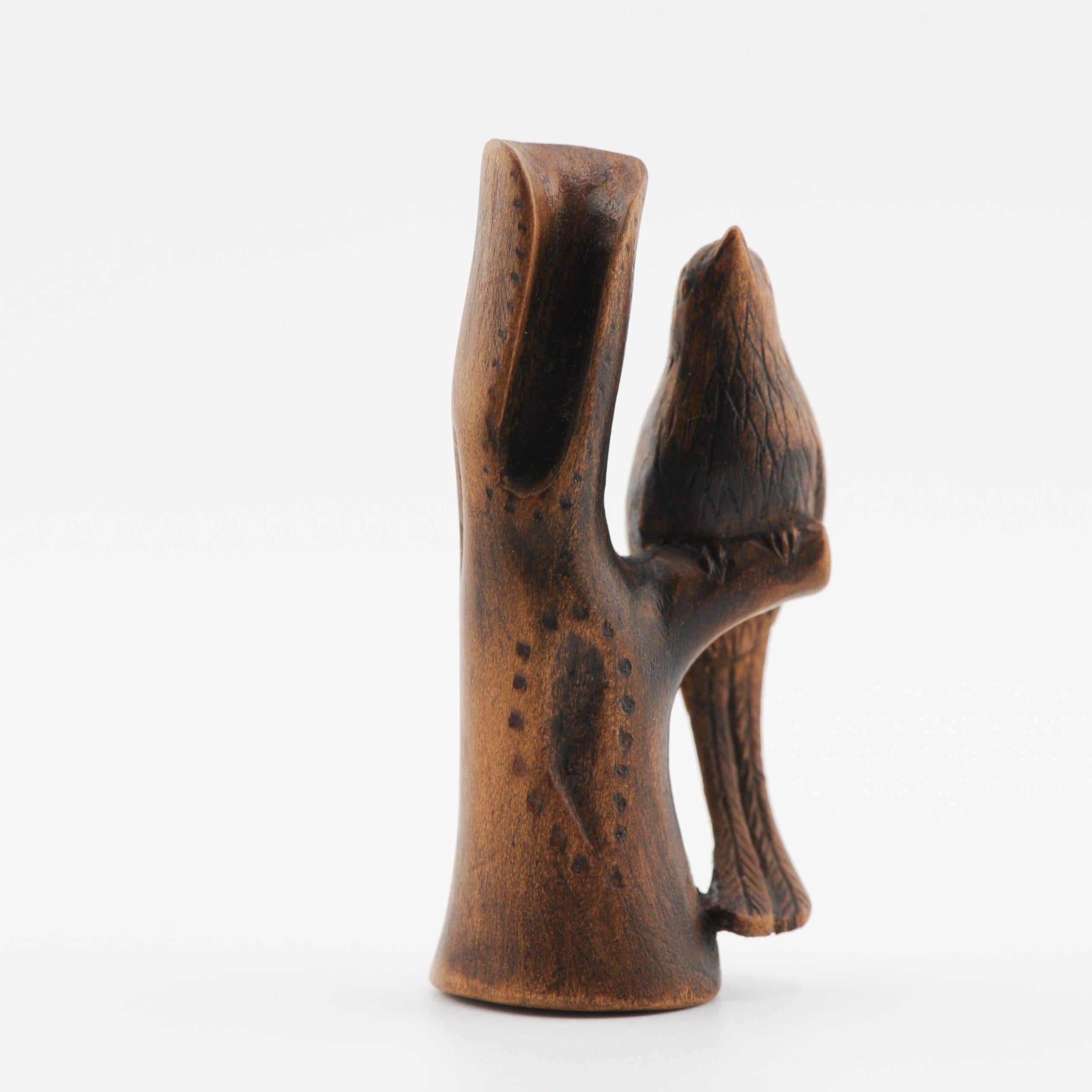 Netsuke du Japon du 19/20e siècle Oiseau d'arbre en moisson Période Meiji en vente 4