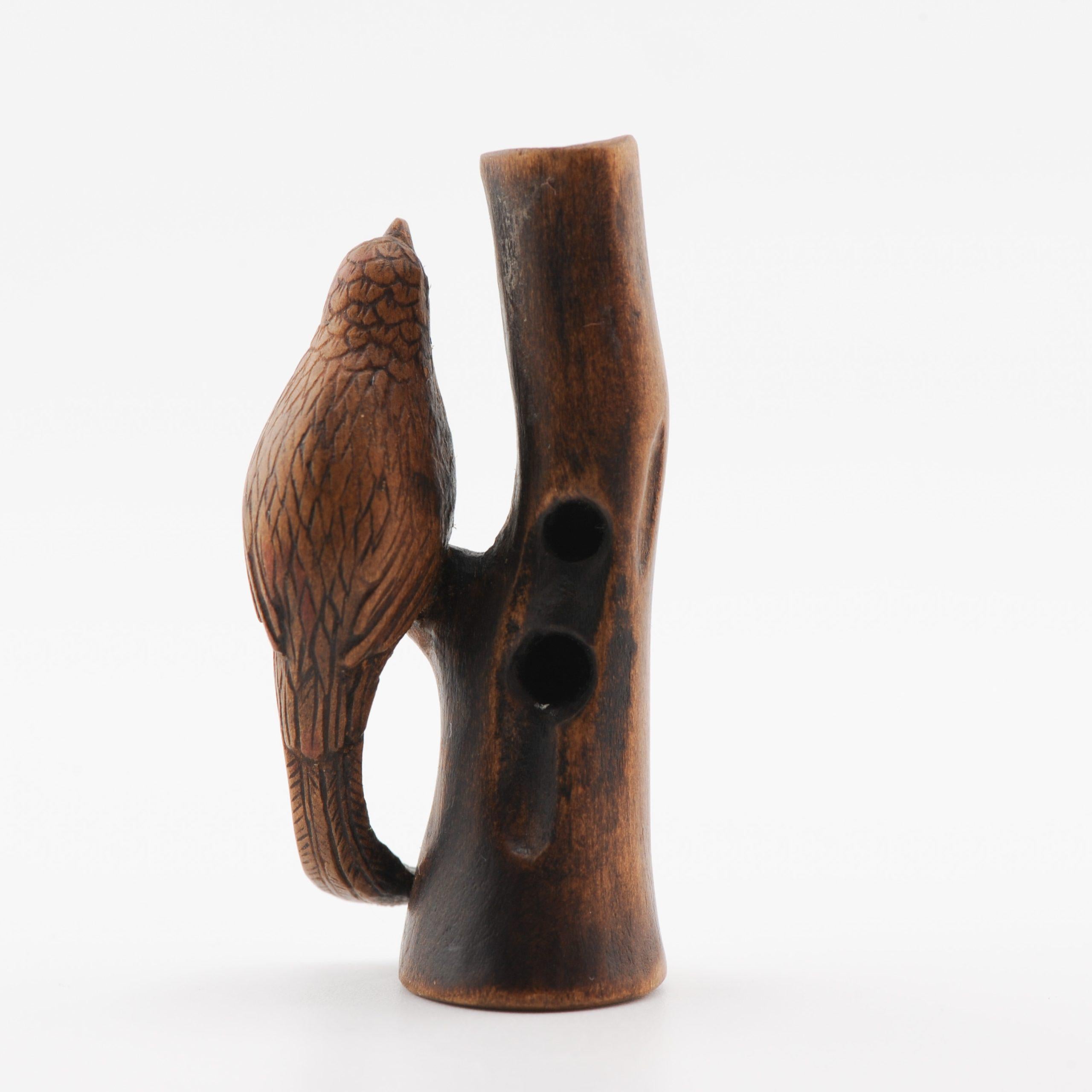 XIXe siècle Netsuke du Japon du 19/20e siècle Oiseau d'arbre en moisson Période Meiji en vente