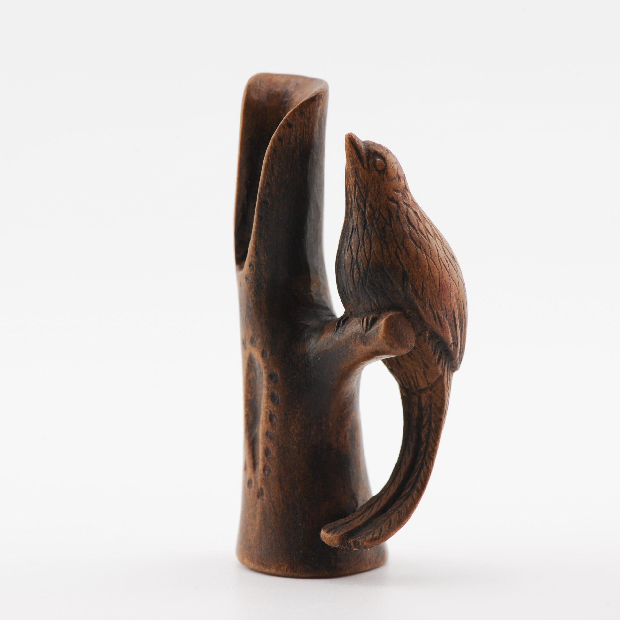 Métal Netsuke du Japon du 19/20e siècle Oiseau d'arbre en moisson Période Meiji en vente