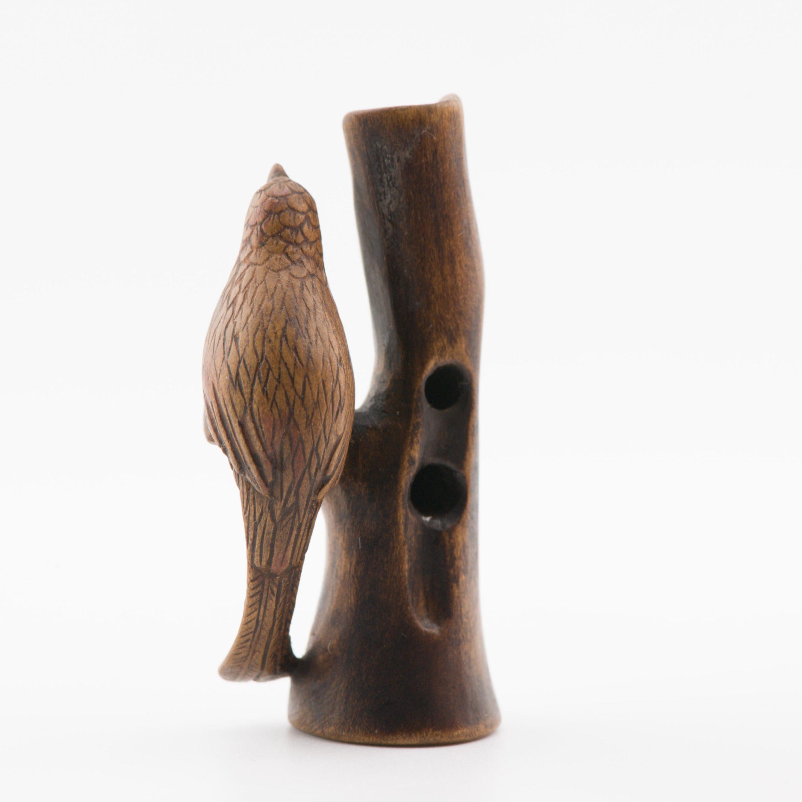 Netsuke du Japon du 19/20e siècle Oiseau d'arbre en moisson Période Meiji en vente 1