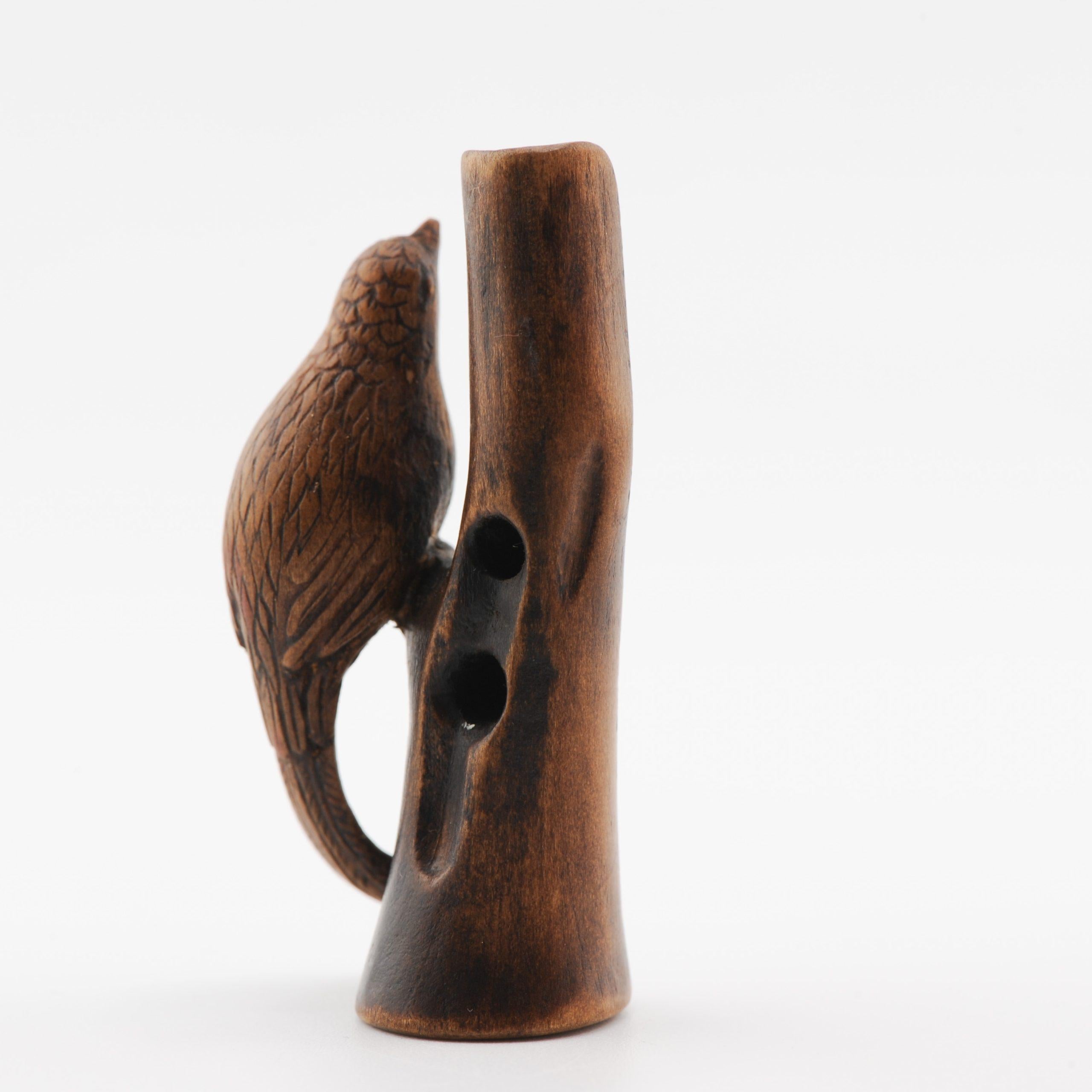 Netsuke du Japon du 19/20e siècle Oiseau d'arbre en moisson Période Meiji en vente 3