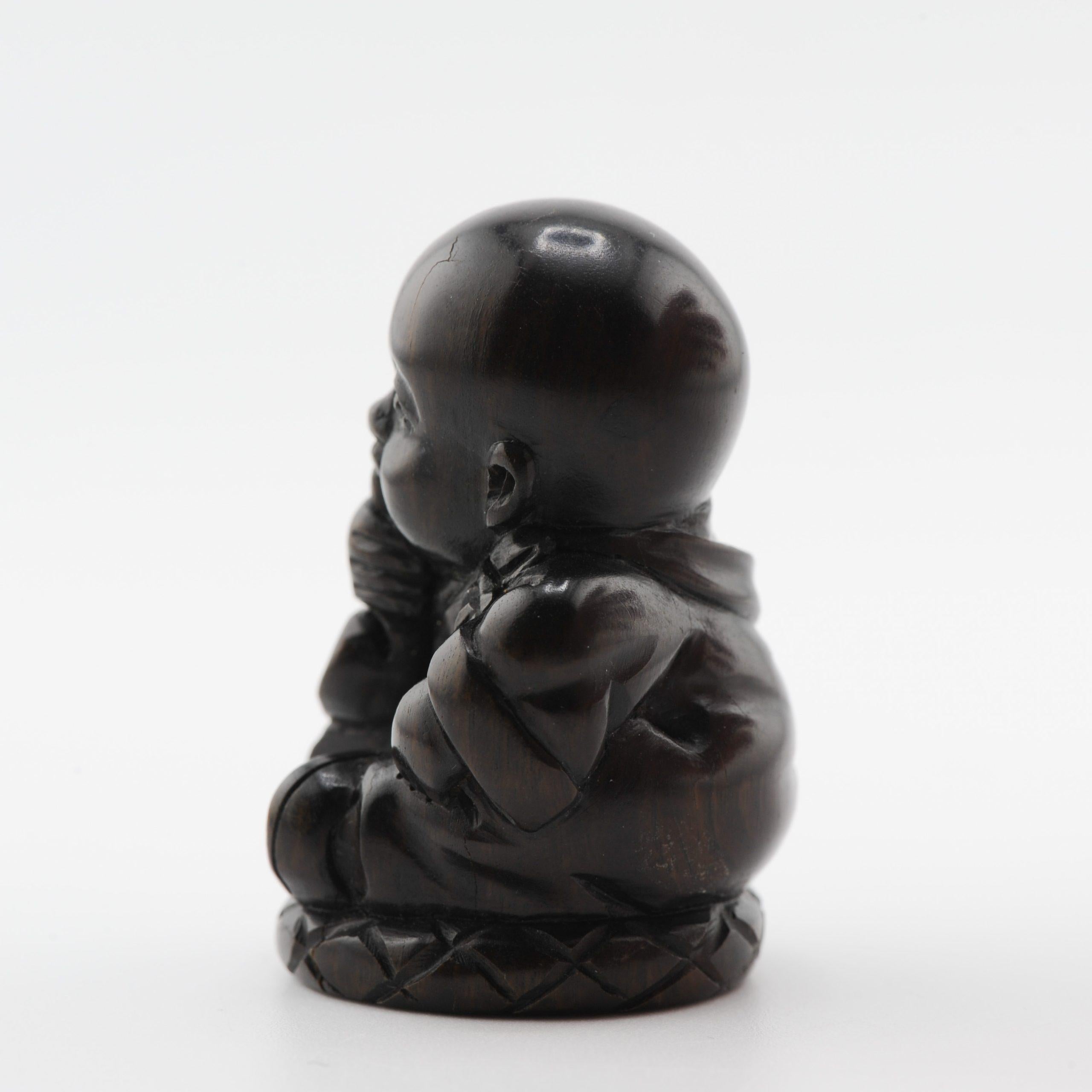 Figurale Figur aus altem Holz Netsuke aus Japan aus der Meiji-Periode des 19./20. Jahrhunderts im Angebot 4
