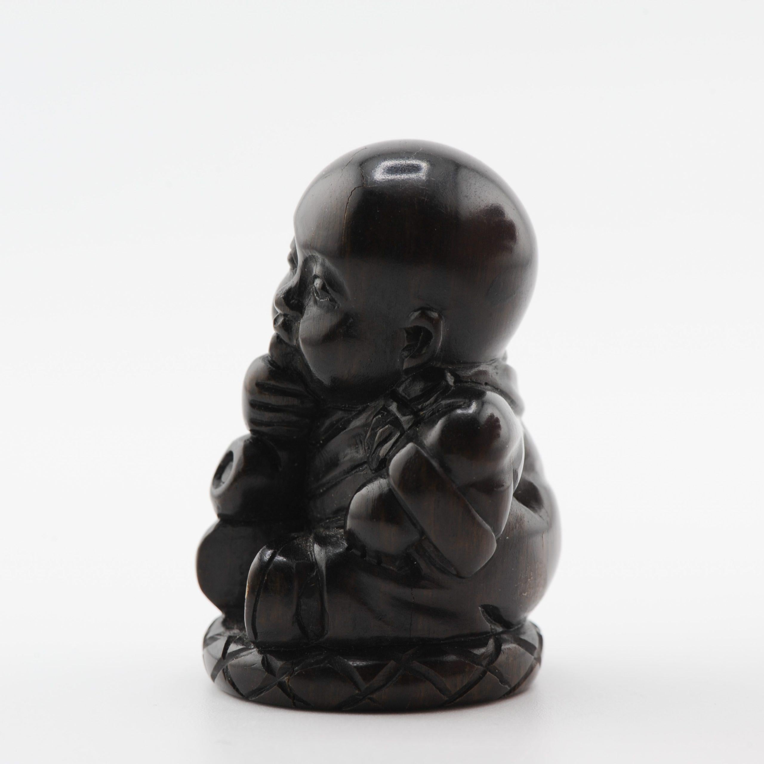 Figurale Figur aus altem Holz Netsuke aus Japan aus der Meiji-Periode des 19./20. Jahrhunderts im Angebot 5