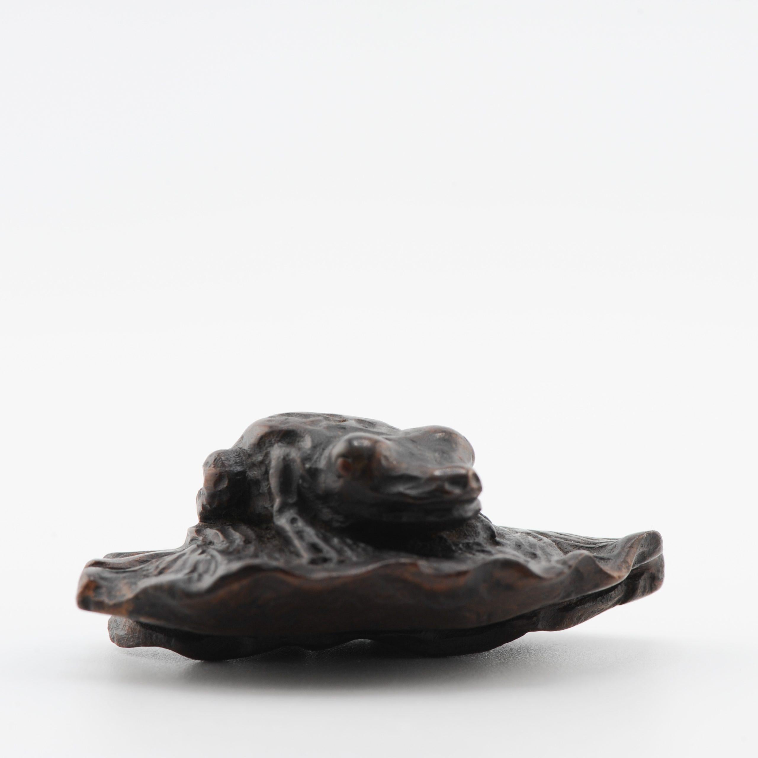 Old Wooden Netsuke 19/20th C Japanese Japan FROG Meiji Period In Excellent Condition For Sale In Amsterdam, Noord Holland