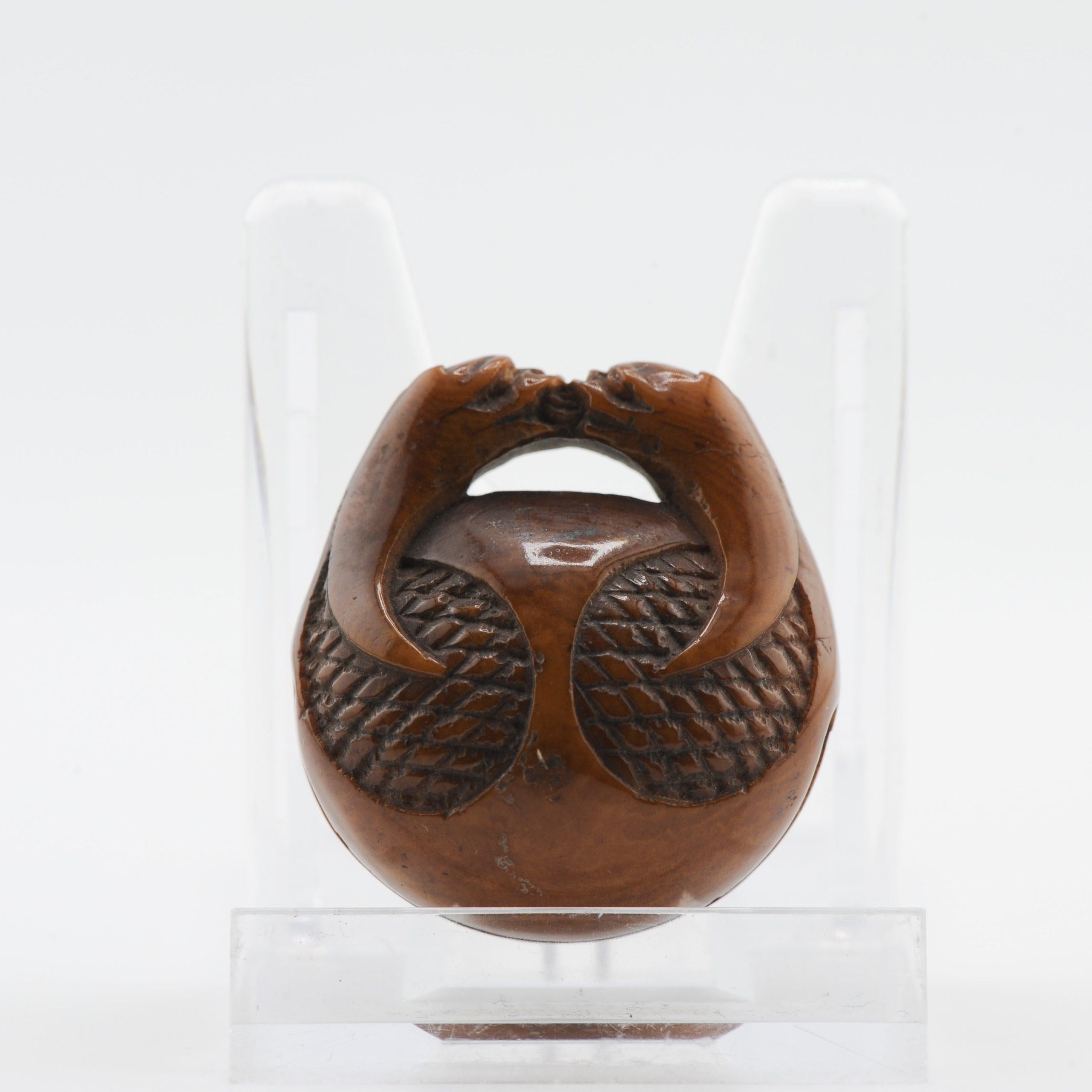 Lovely and very detailed piece. Unsigned. Japan 19th or  20th century.

Weight: 11 grams

Provenance: Collected in the 1980’s.  From the collection of Clemens Merkelbach van Enkhuizen, A well known Dutch painter and artist from