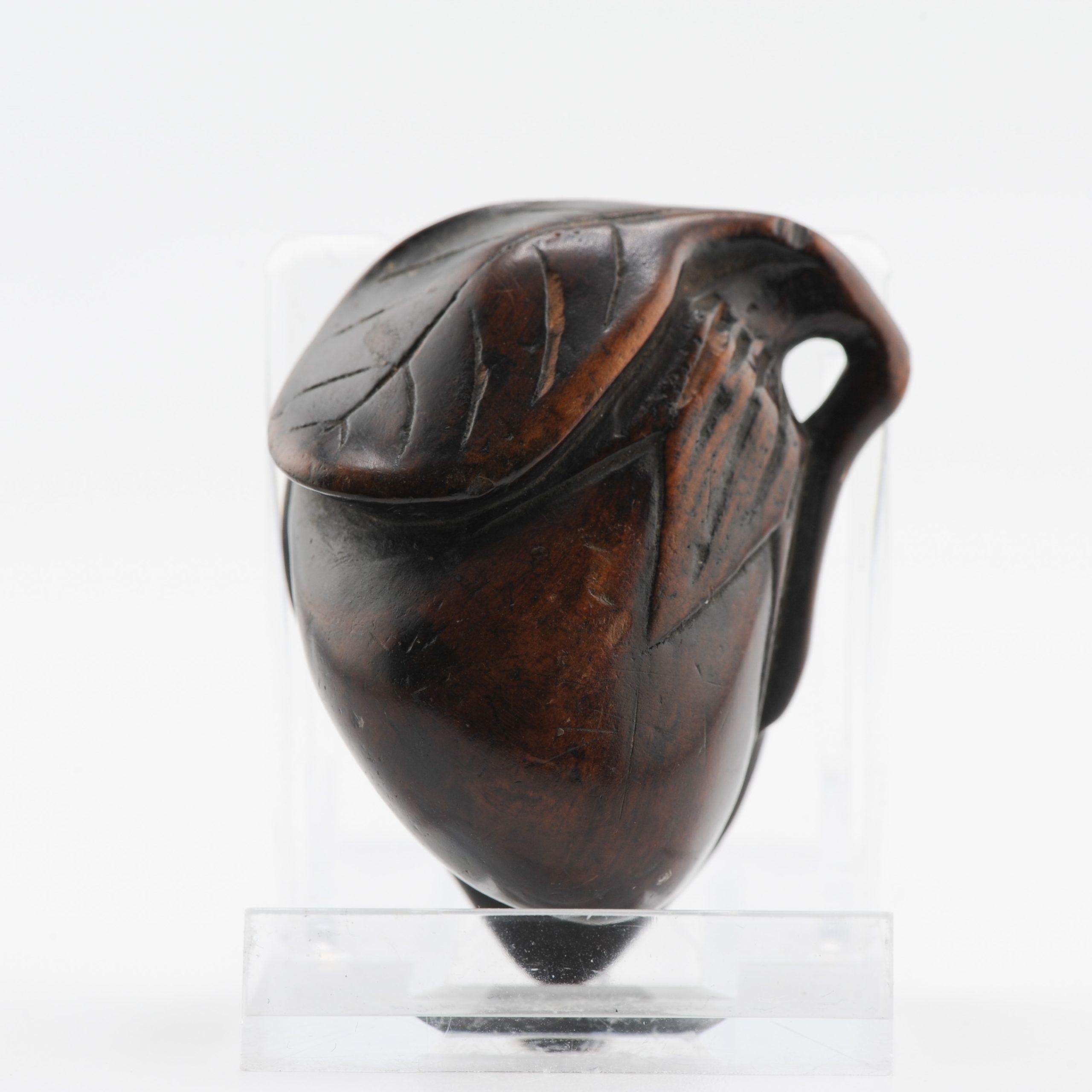 Lovely and very detailed piece. Unsigned. Japan 19th or  20th century.

Weight: 15 grams

Provenance: Collected in the 1980’s.  From the collection of Clemens Merkelbach van Enkhuizen, A well known Dutch painter and artist from