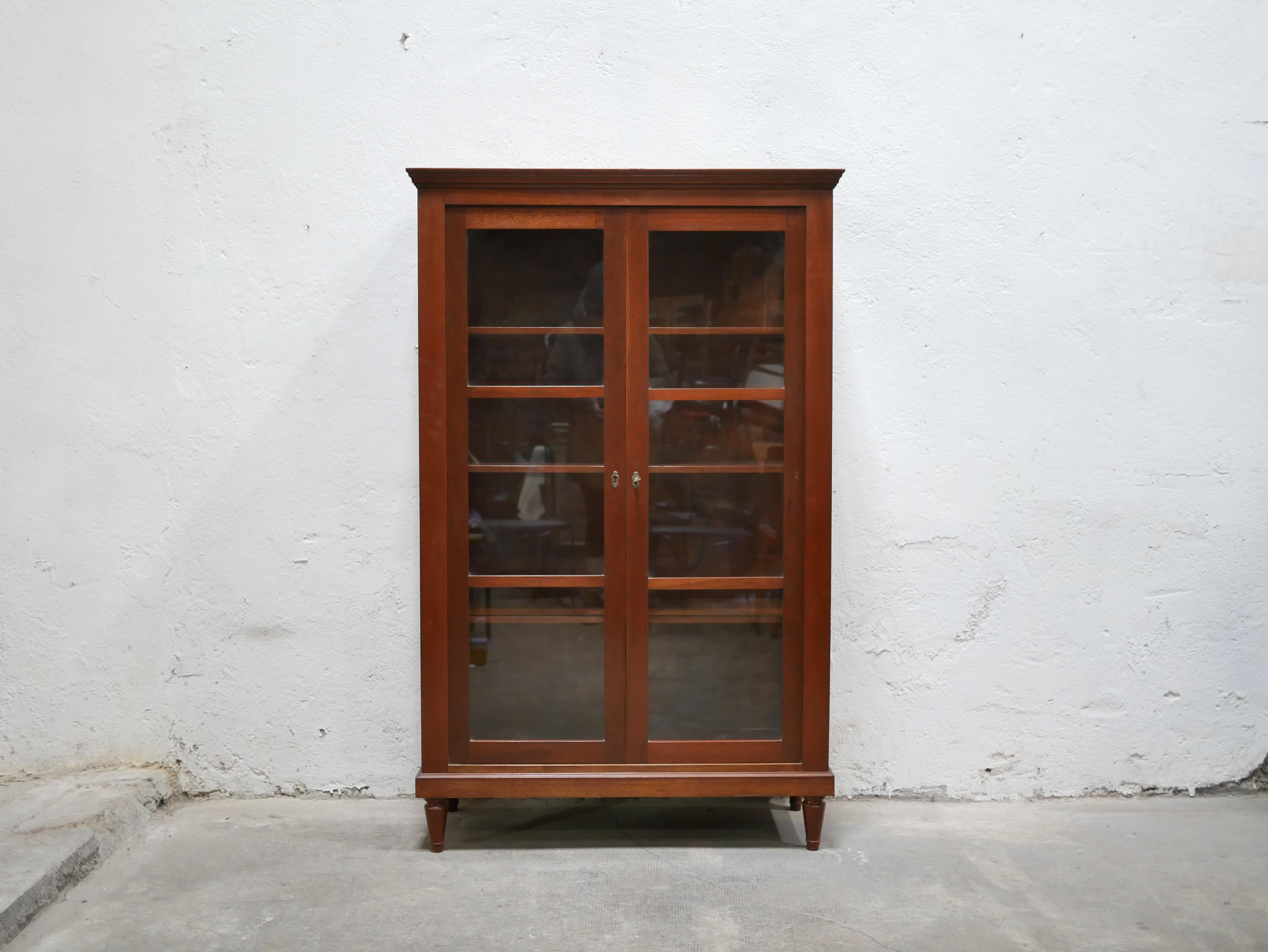 Wooden showcase from the 1960s.

The color of the wood is bright and warm. Its small size, its glass doors and sides, the curve of its feet give it a lot of character and elegance.
 
Its simple lines and its aesthetics will perfectly match a