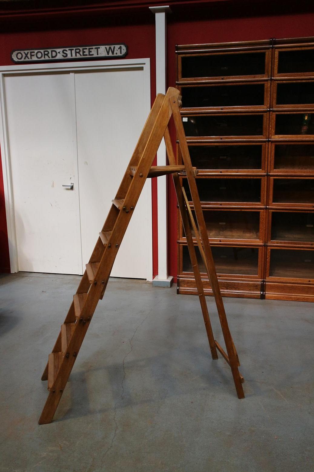 Old beech wood steps. Good to use with large bookcases. Stable and for everyday use. Collapsible.

Origin: England

Period: Approx. 1930

Maat: 49cm x 125cm x H.183cm.