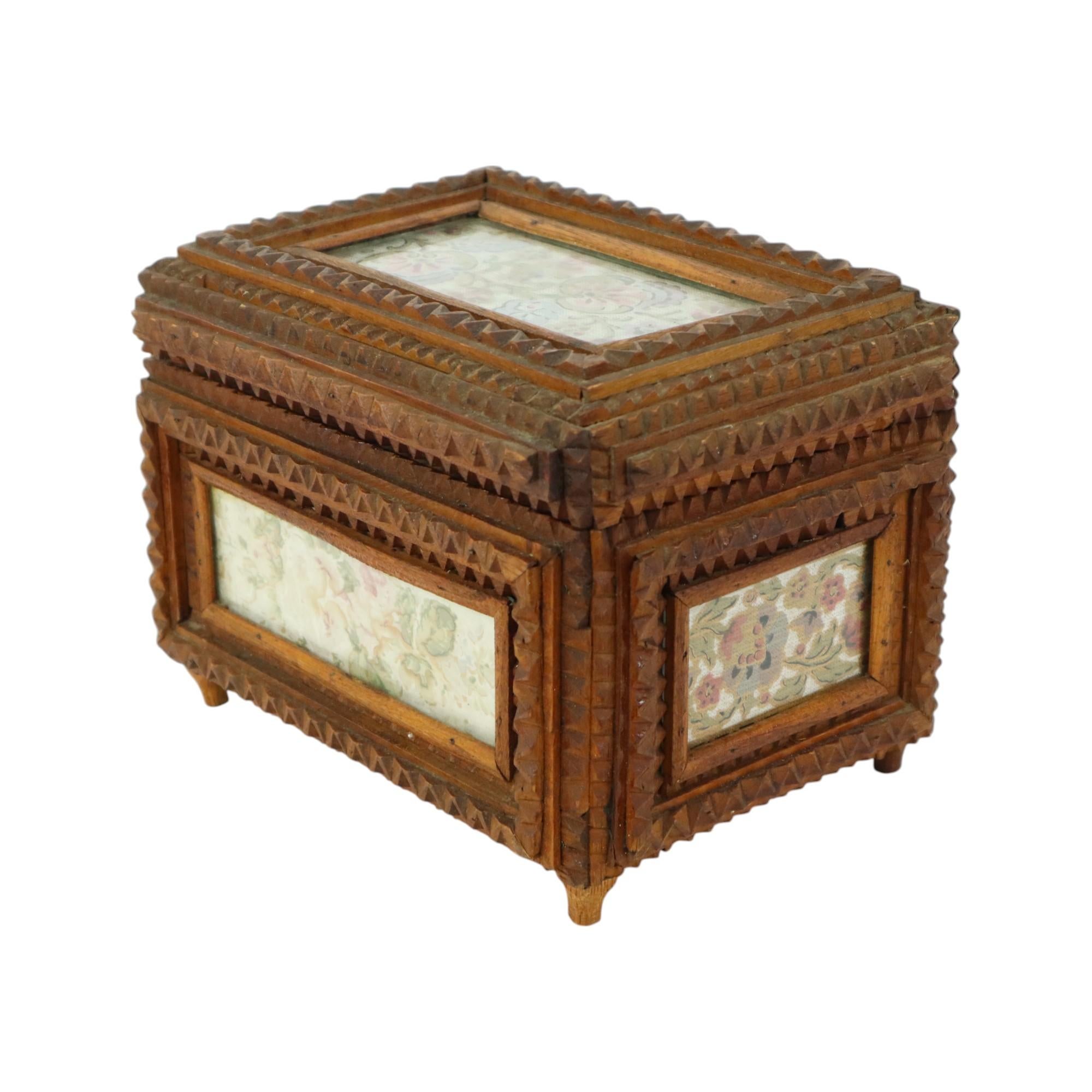 Caja de madera antigua Tramp Art Joyero Baratija Arte Popular Arte popular en venta