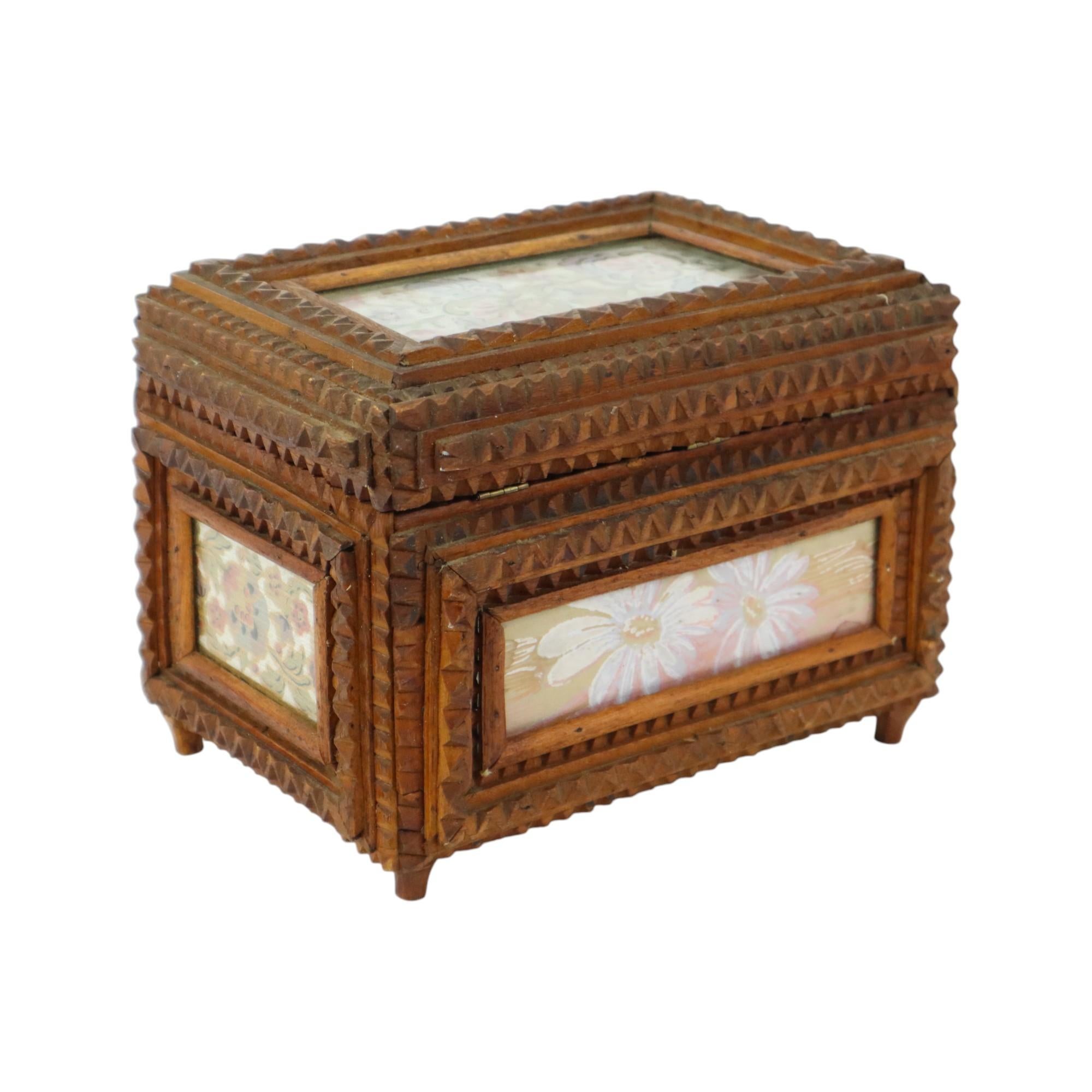 Caja de madera antigua Tramp Art Joyero Baratija Arte Popular Tallado en venta