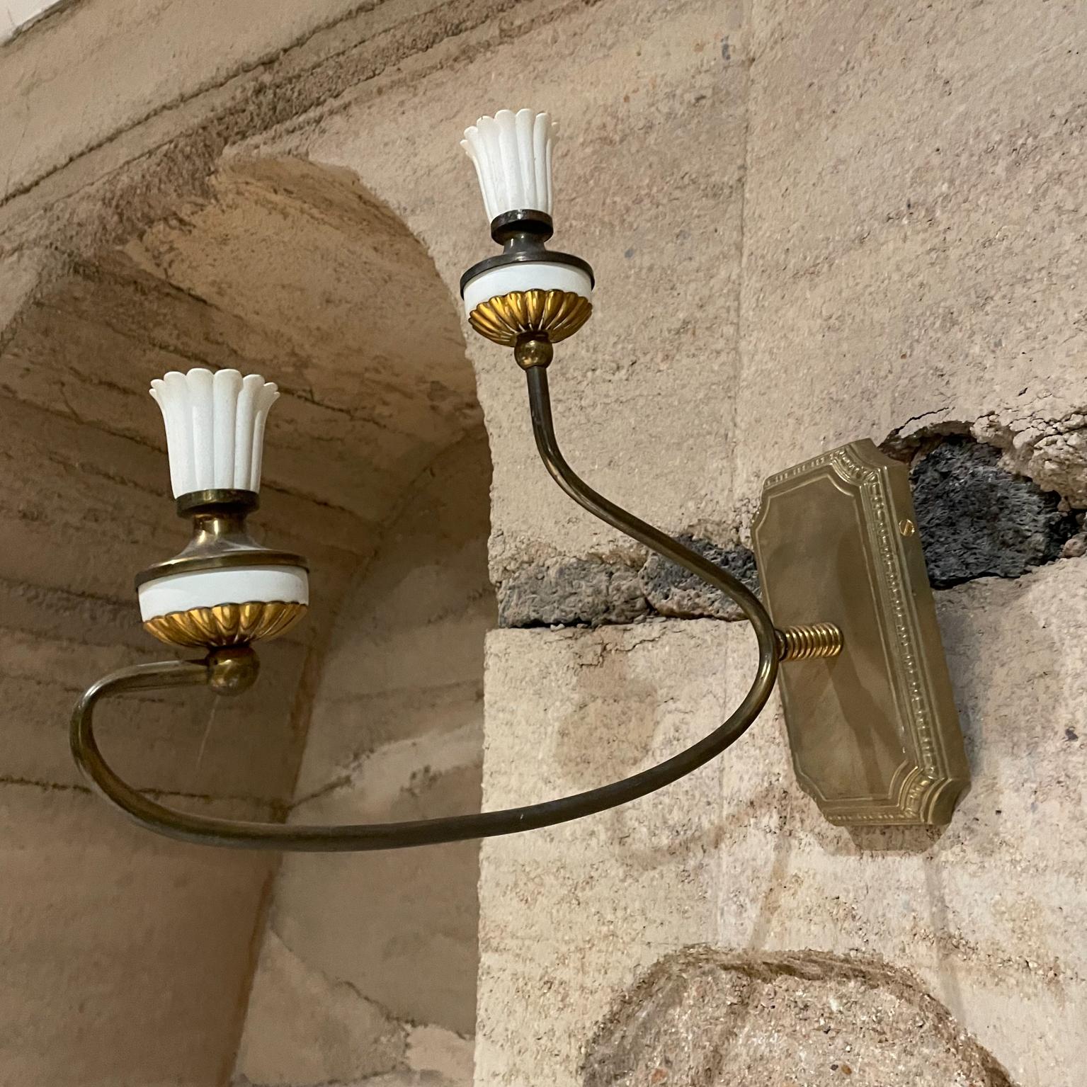 Mid-20th Century Old World Elegance Sculptural Italian Wall Sconce Pair Style of Gio Ponti 1950s