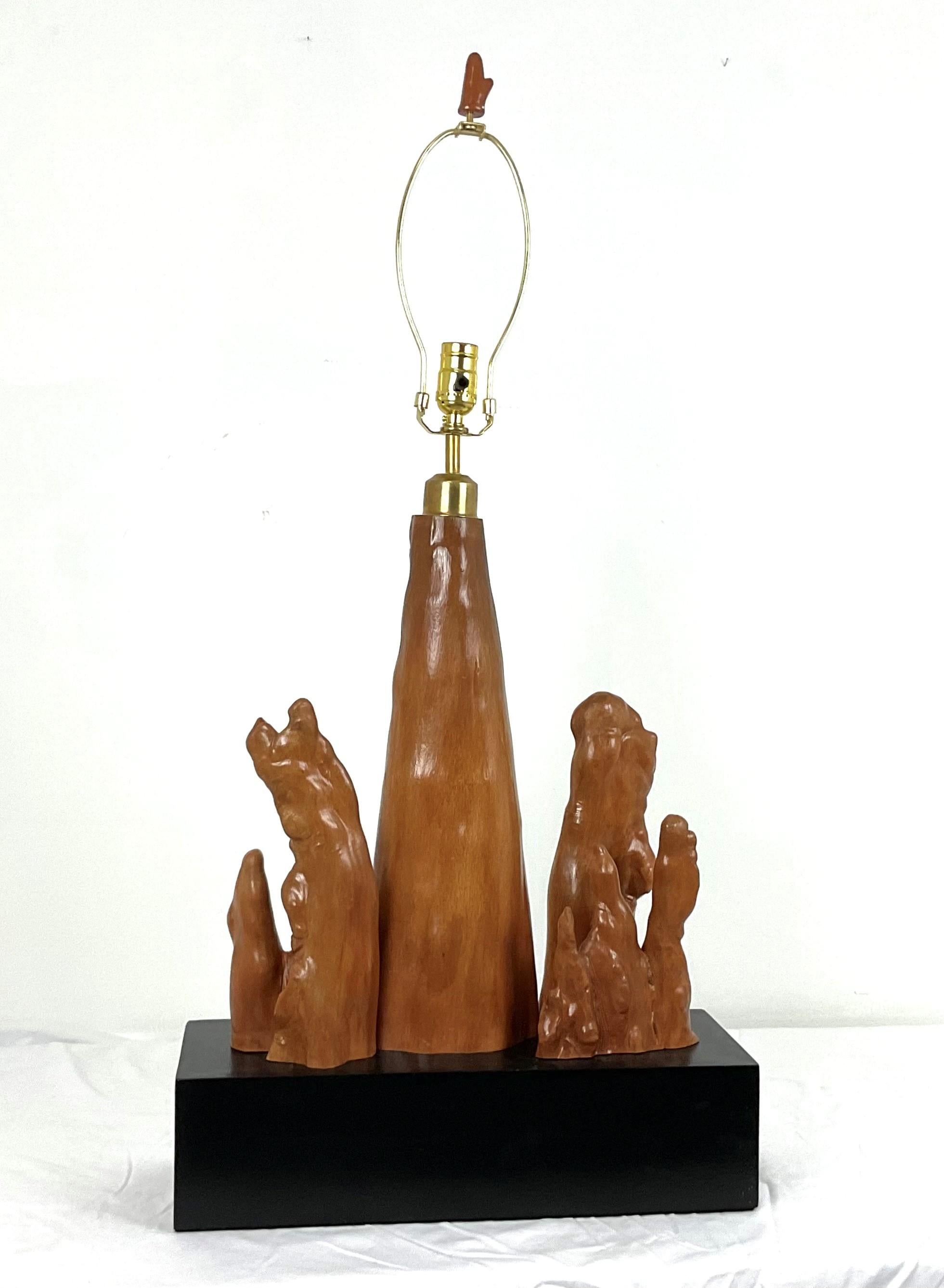 Lampe de table en bois de cyprès de Floride Old World en vente 2