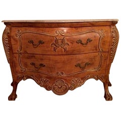 Commode bombée italienne en bois sculpté de style « Old World »